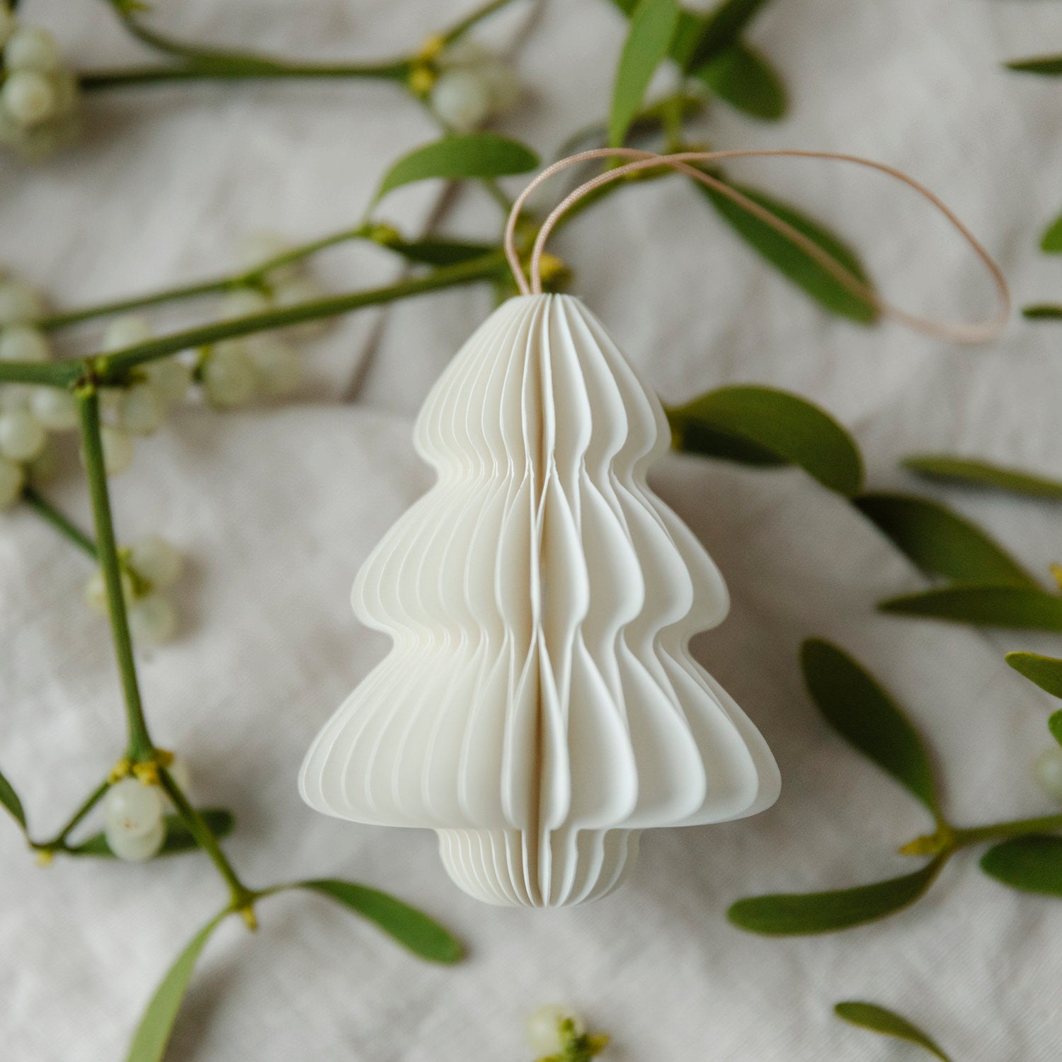 Papieranhänger Tannenbaum - weiß