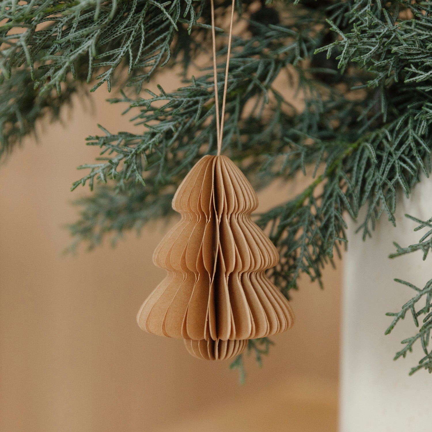 Papieranhänger Tannenbaum - hellbraun