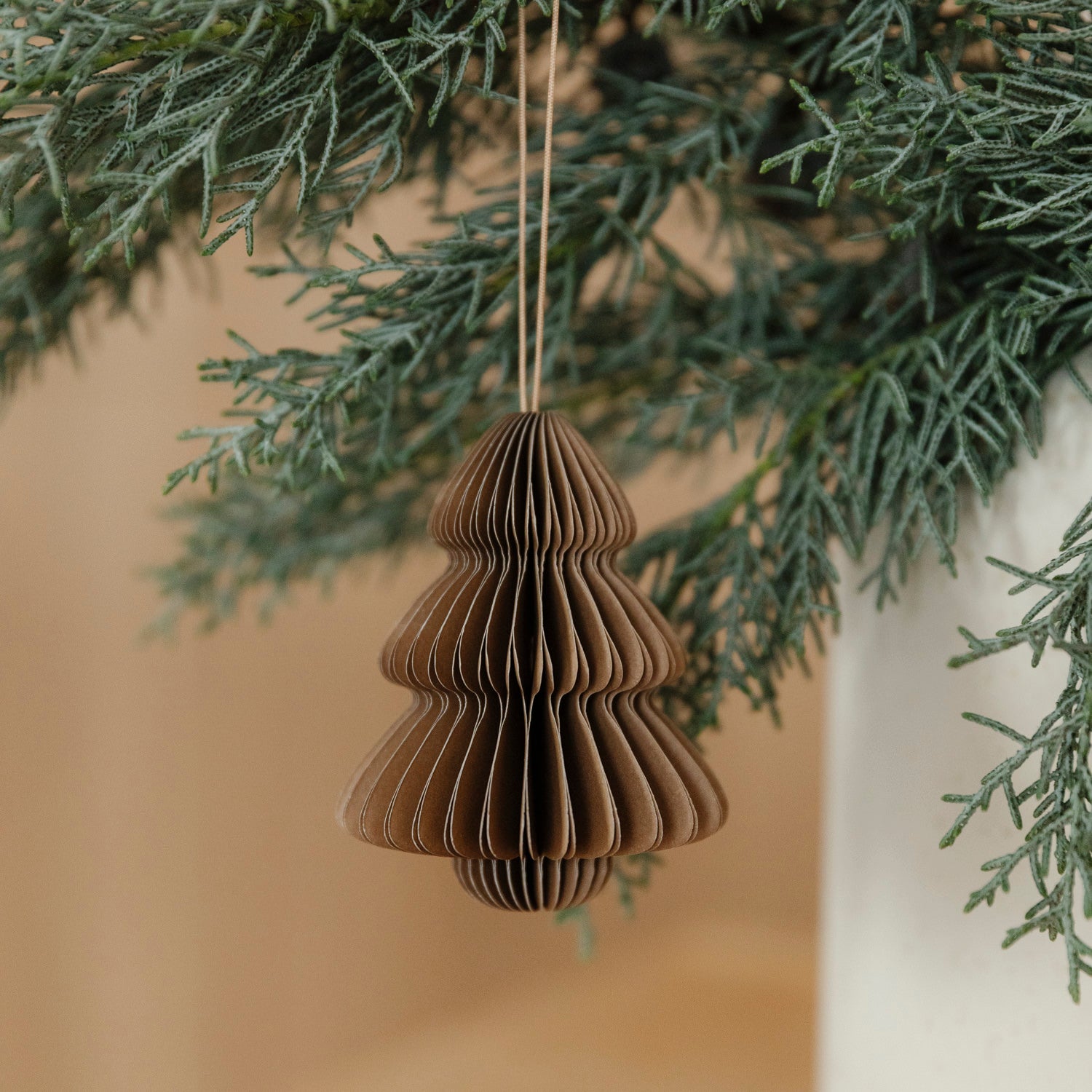 Papieranhänger Tannenbaum - braun