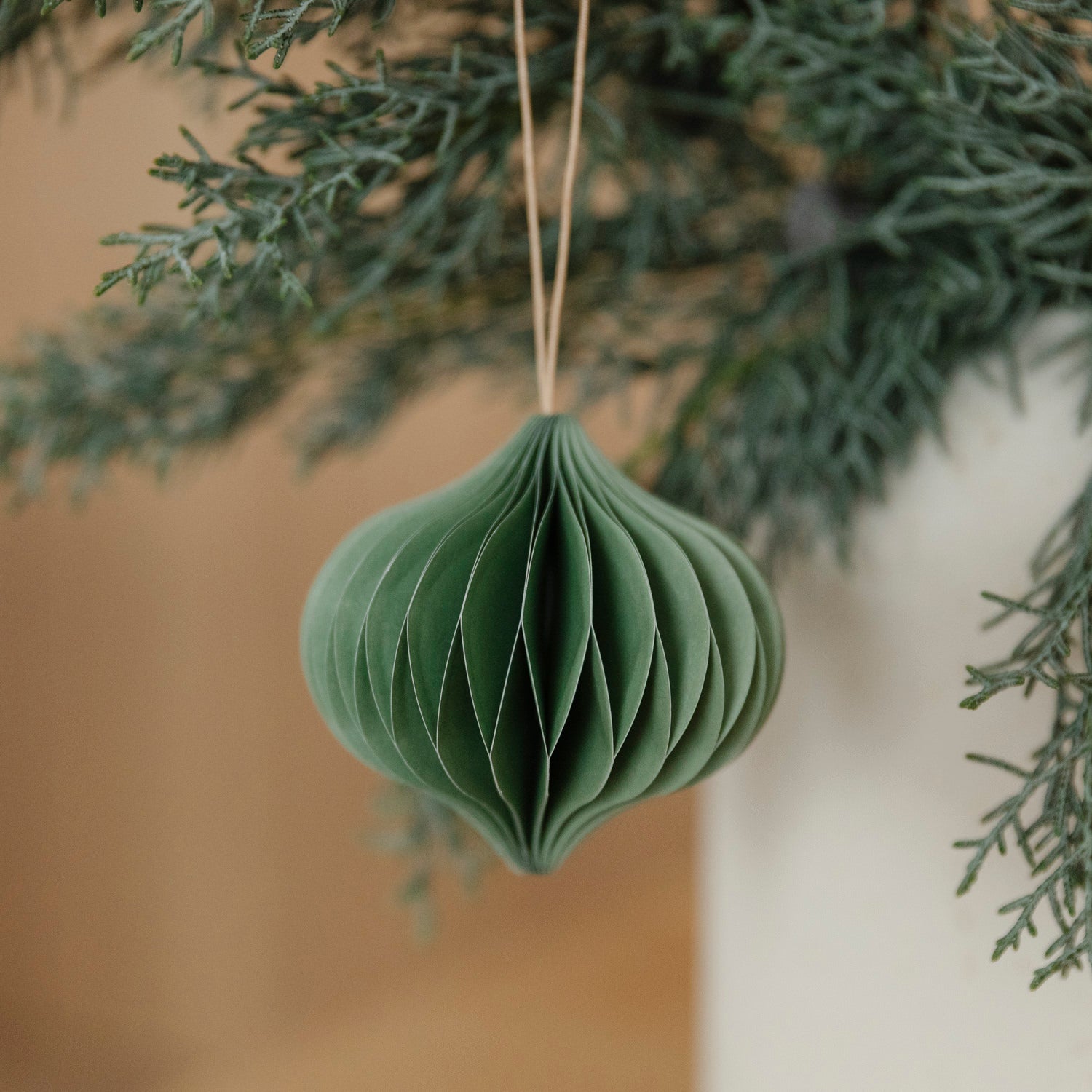 Papieranhänger Drop Ornament - verschiedene Farben