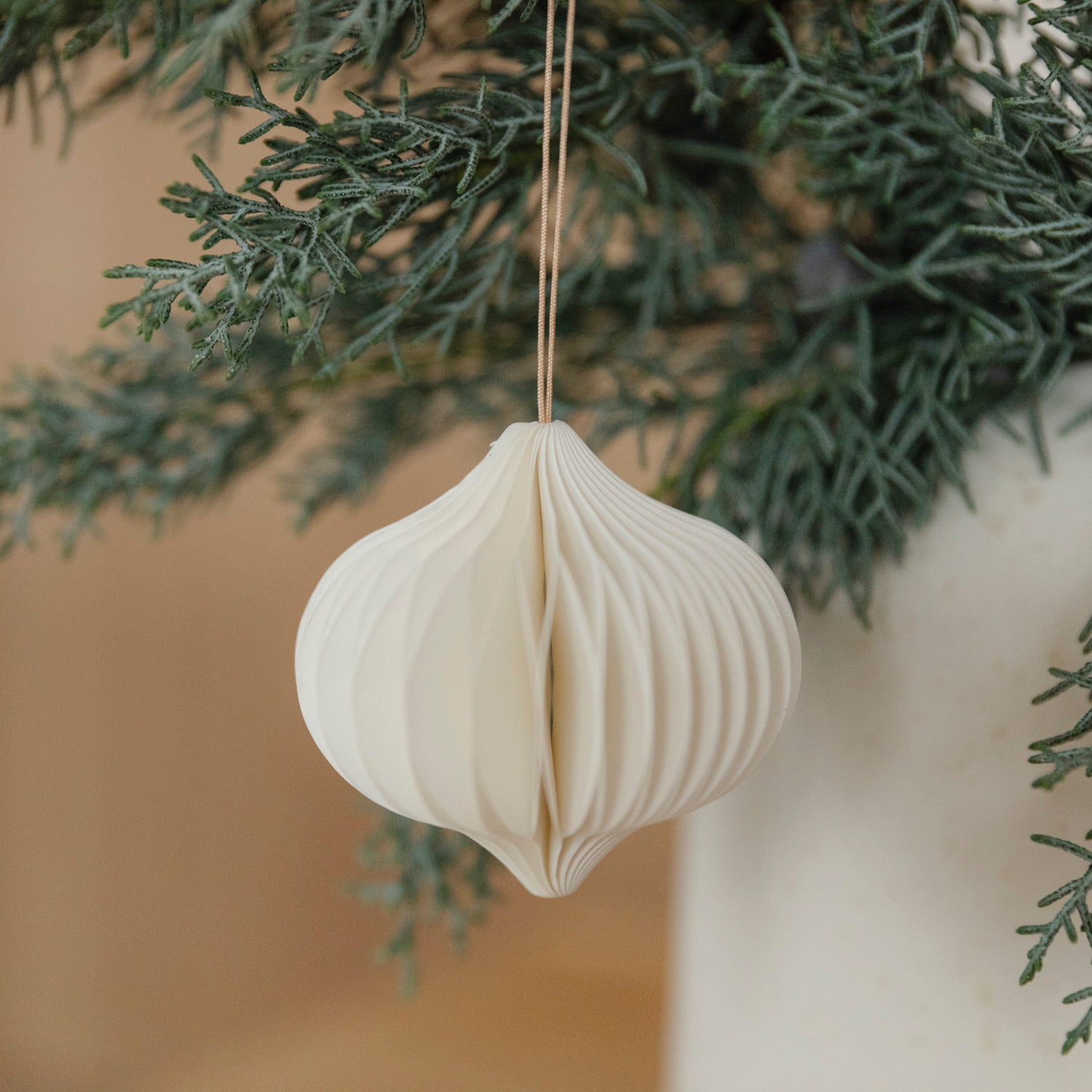 Papieranhänger Drop Ornament - verschiedene Farben