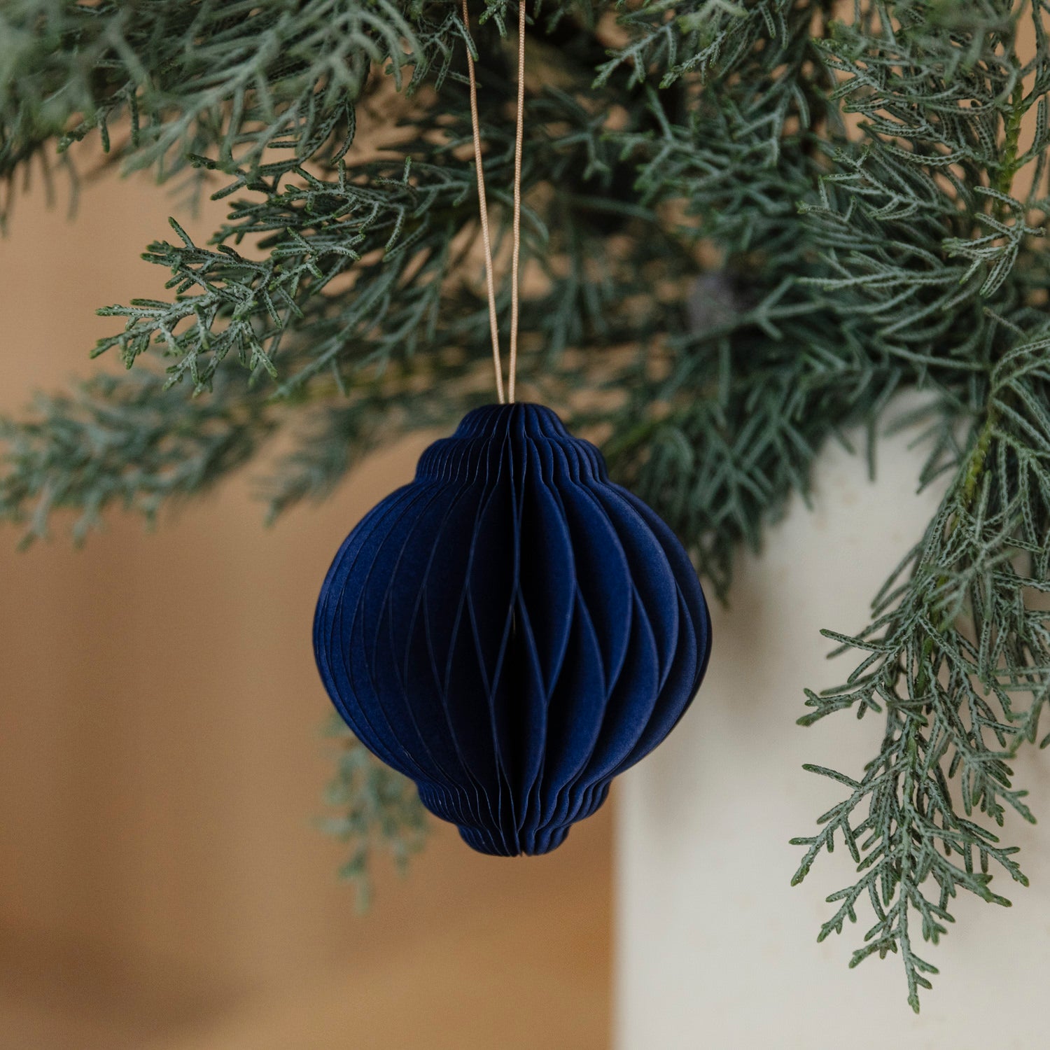 Papieranhänger Kugel Ornament - verschiedene Farben