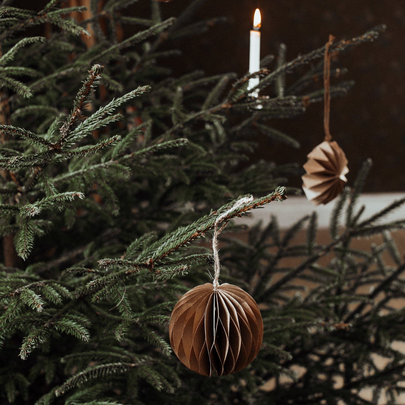 Papieranhänger Kugel Bolmsö - braun