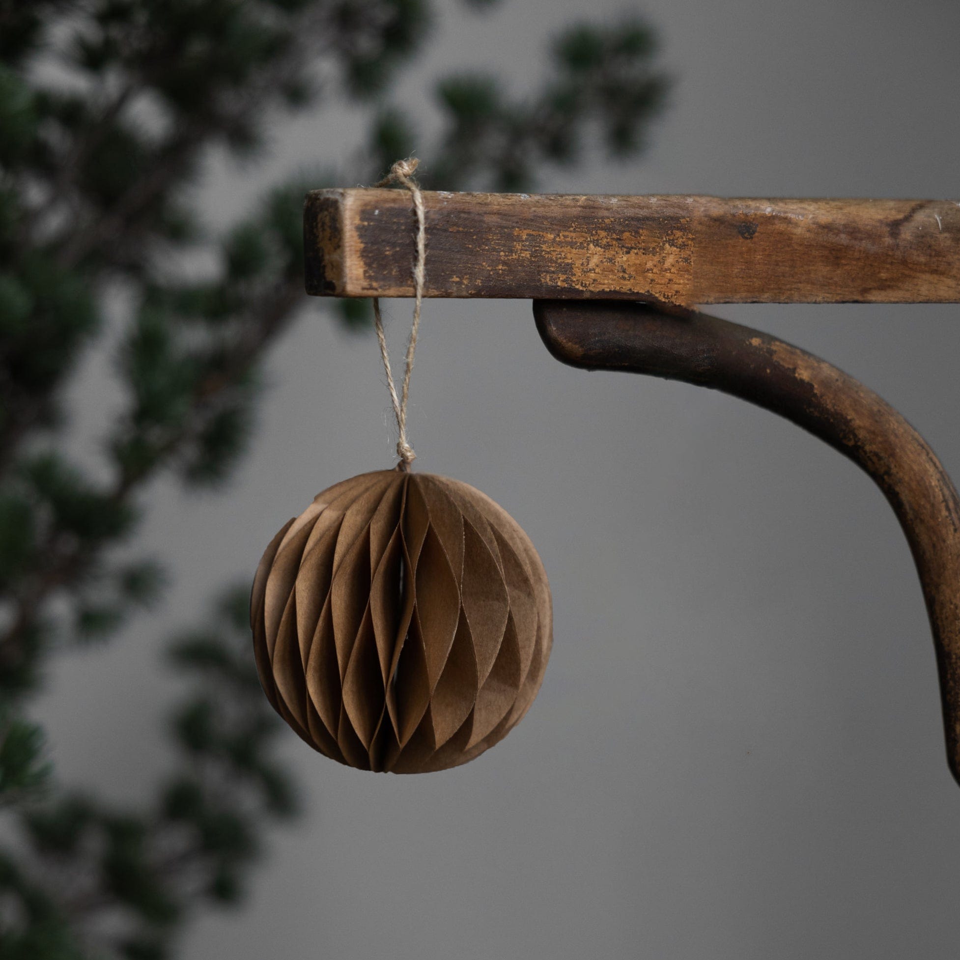 Papieranhänger Kugel Bolmsö - braun