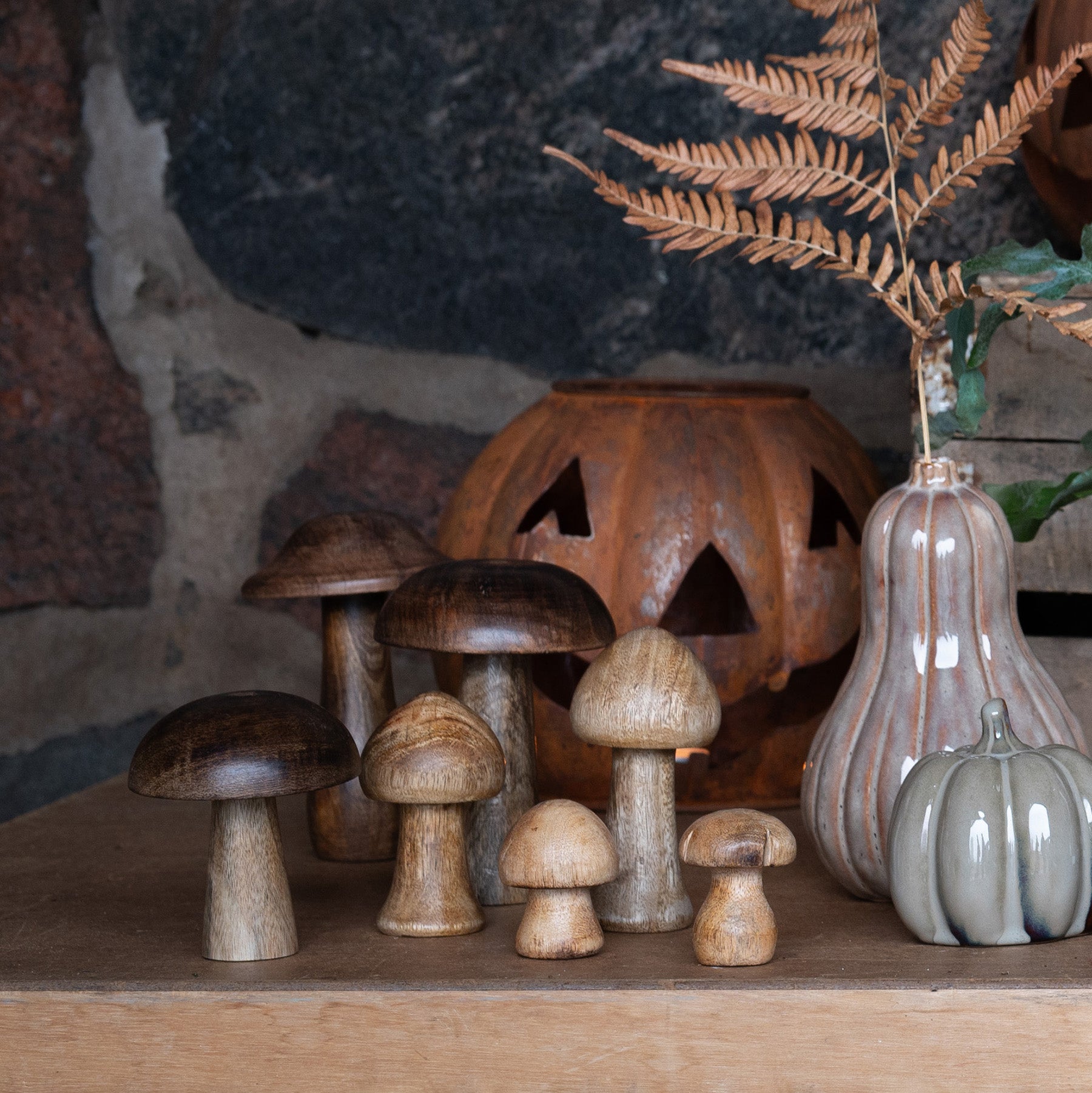 Pilz Prema aus Holz - dunkel