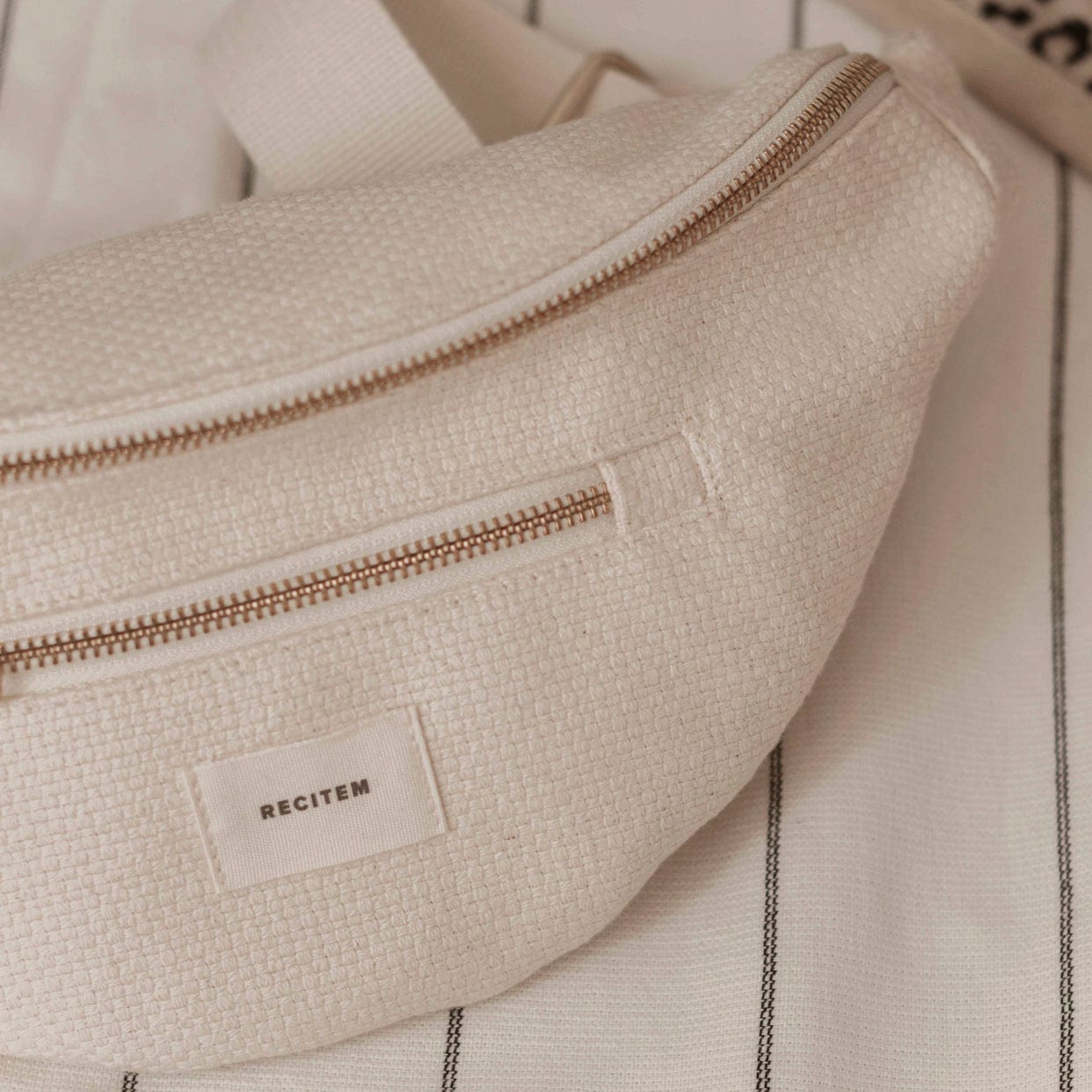 Sophie Bauchtasche - cremeweiß