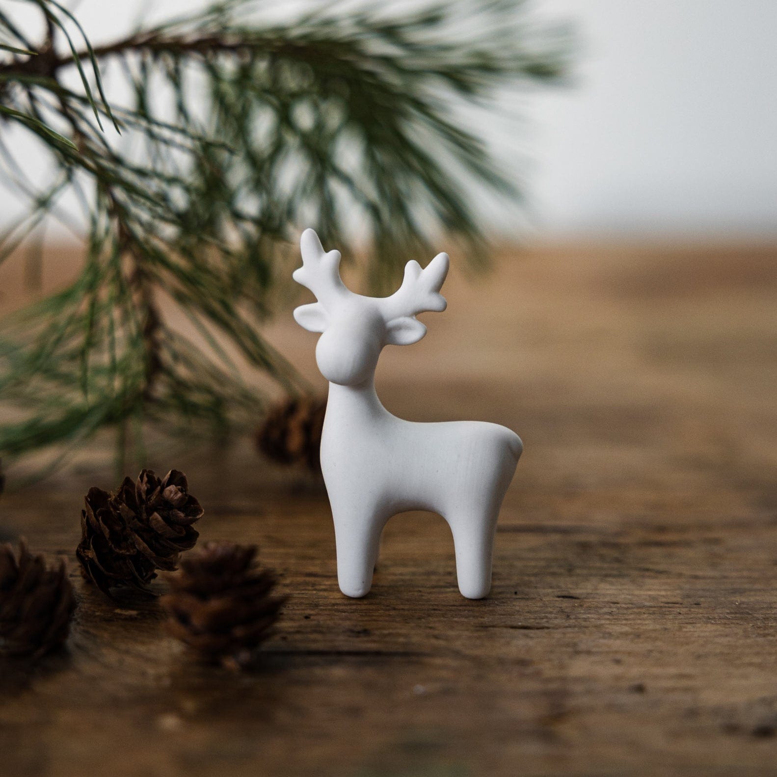 Weihnachtsfigur Rentier Sten stehend- weiß