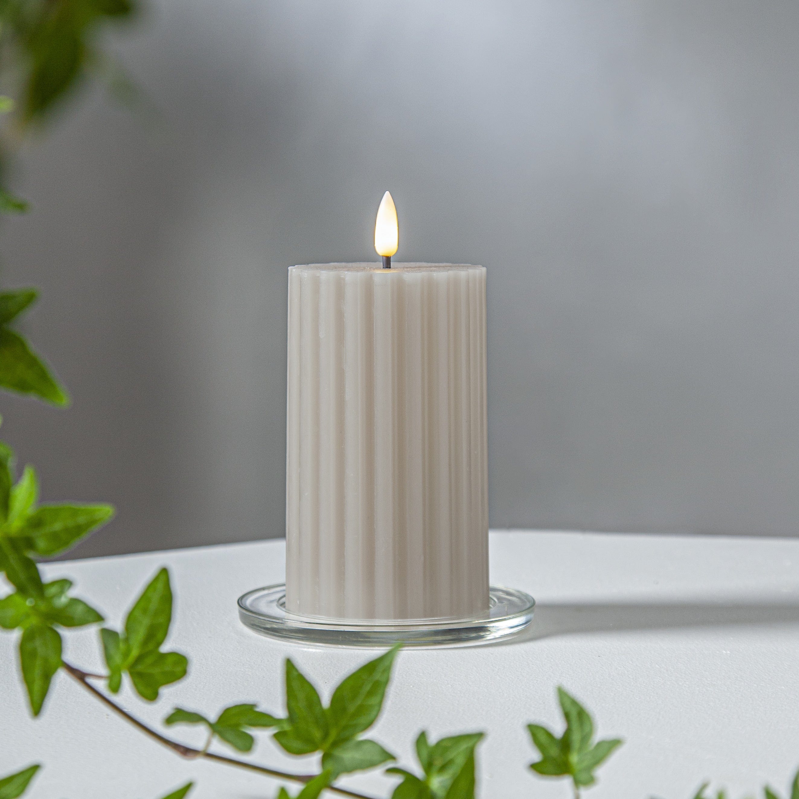 LED-Kerze Stumpenkerze mit Rillen beige