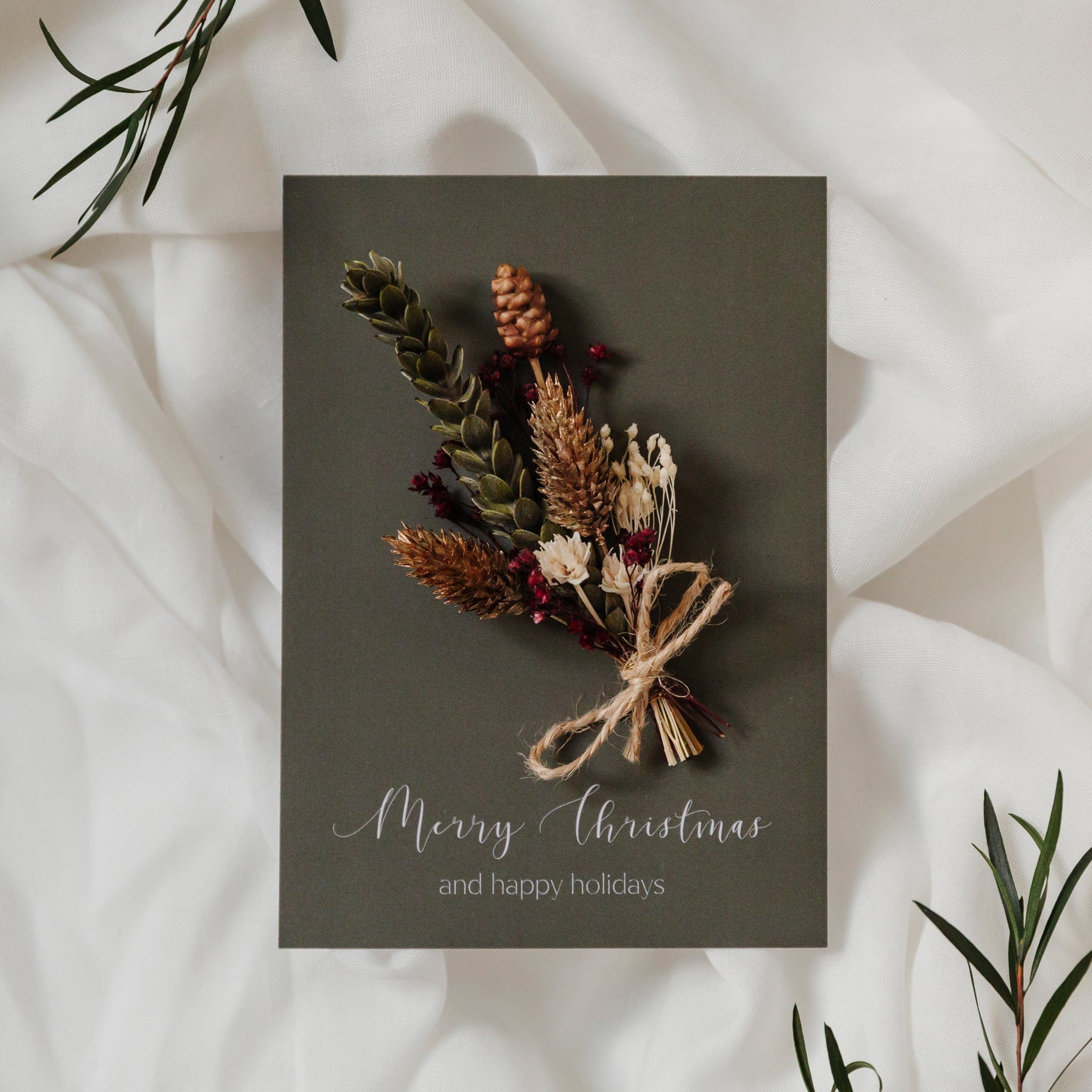 Weihnachtskarte mit Trockenblumen - olivgrün