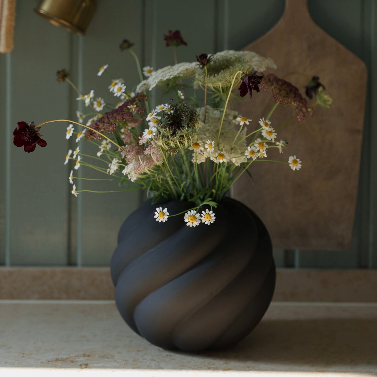 Twisted Ball Vase - schwarz