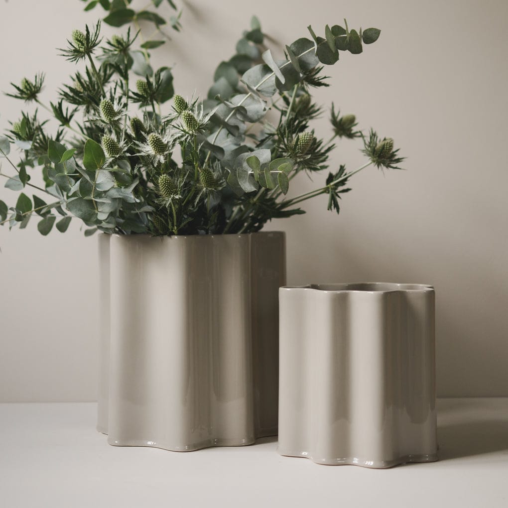 Skandinavische Vase Filter von DBKD mit Blumen