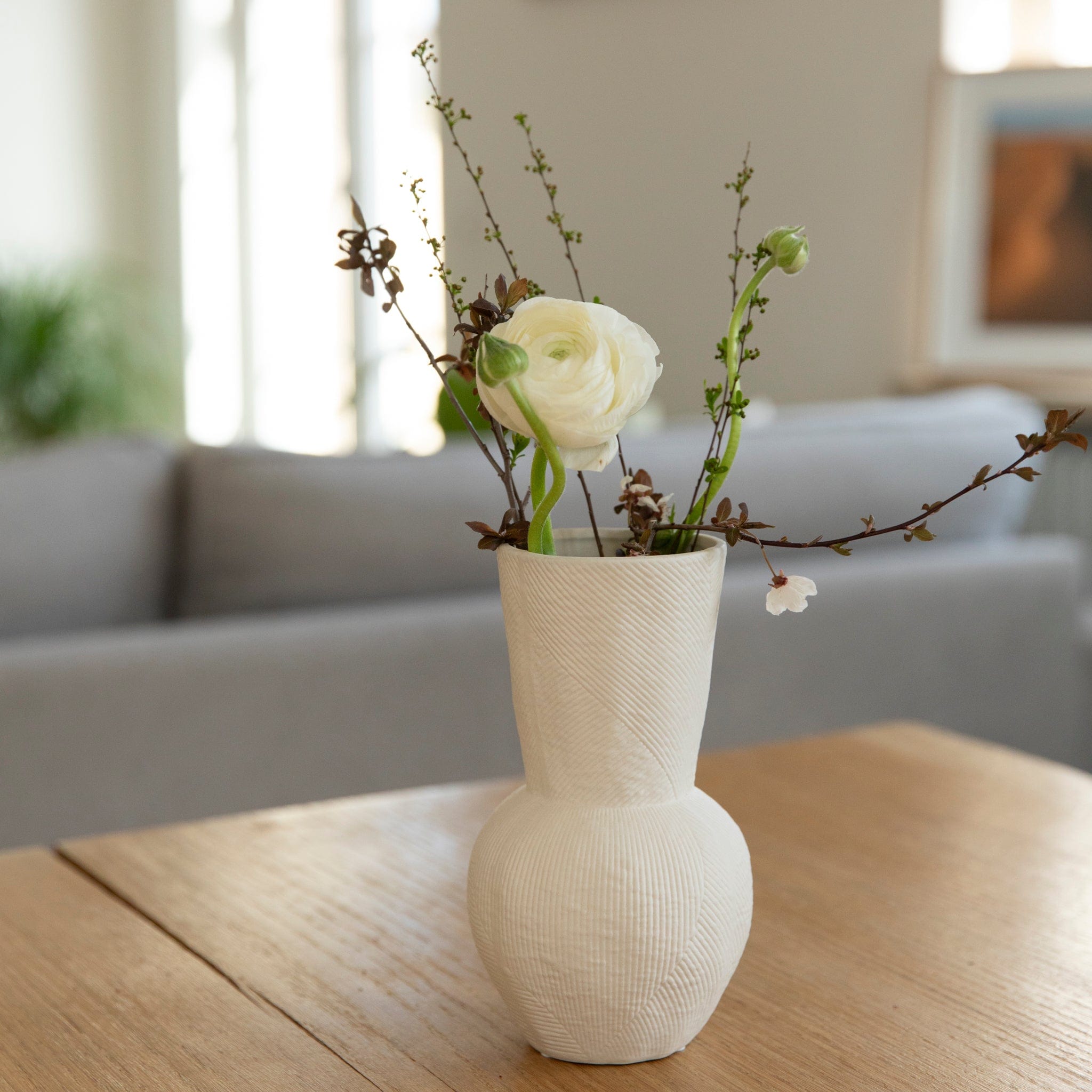 Vase Line mit Struktur - cremeweiß