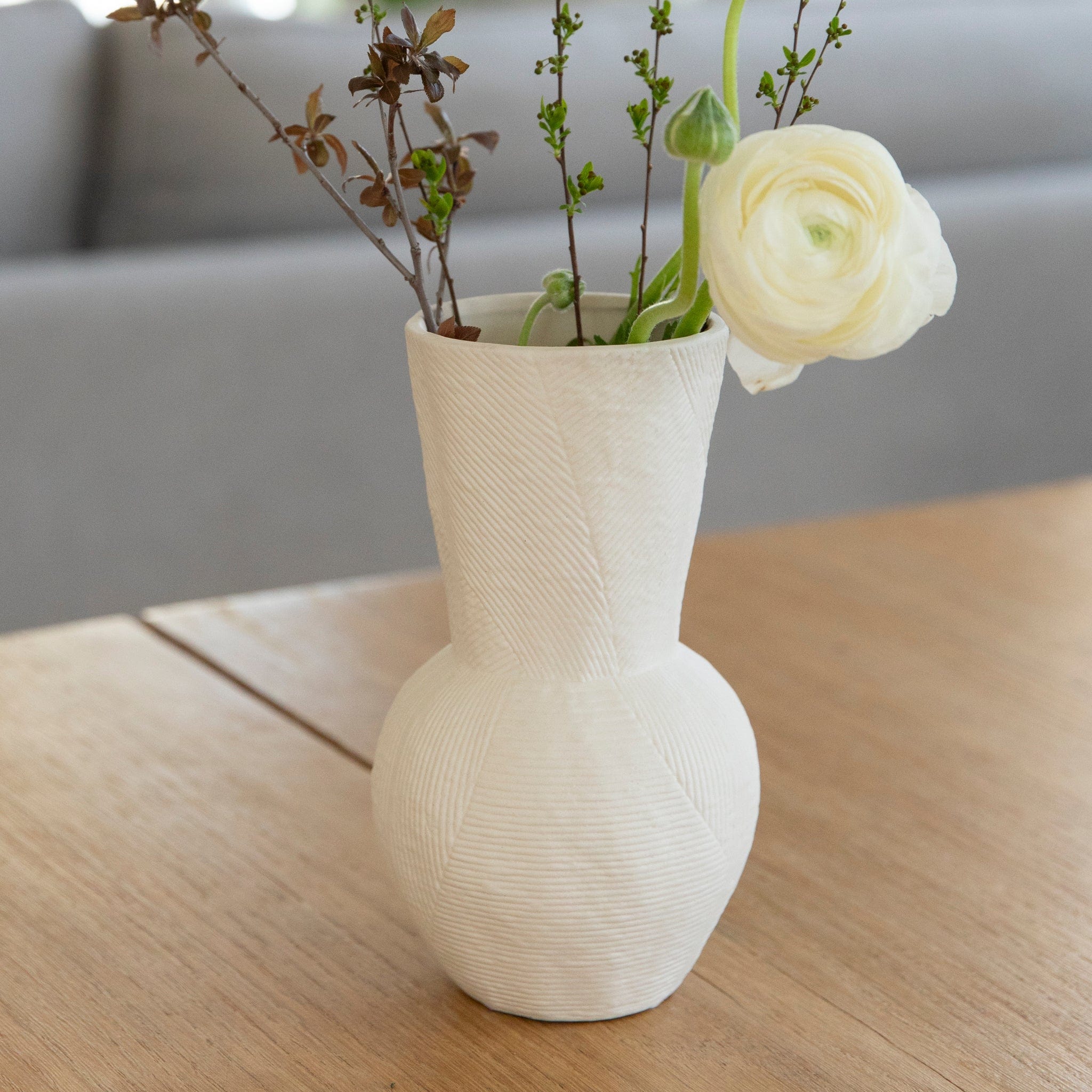 Vase Line mit Struktur - cremeweiß