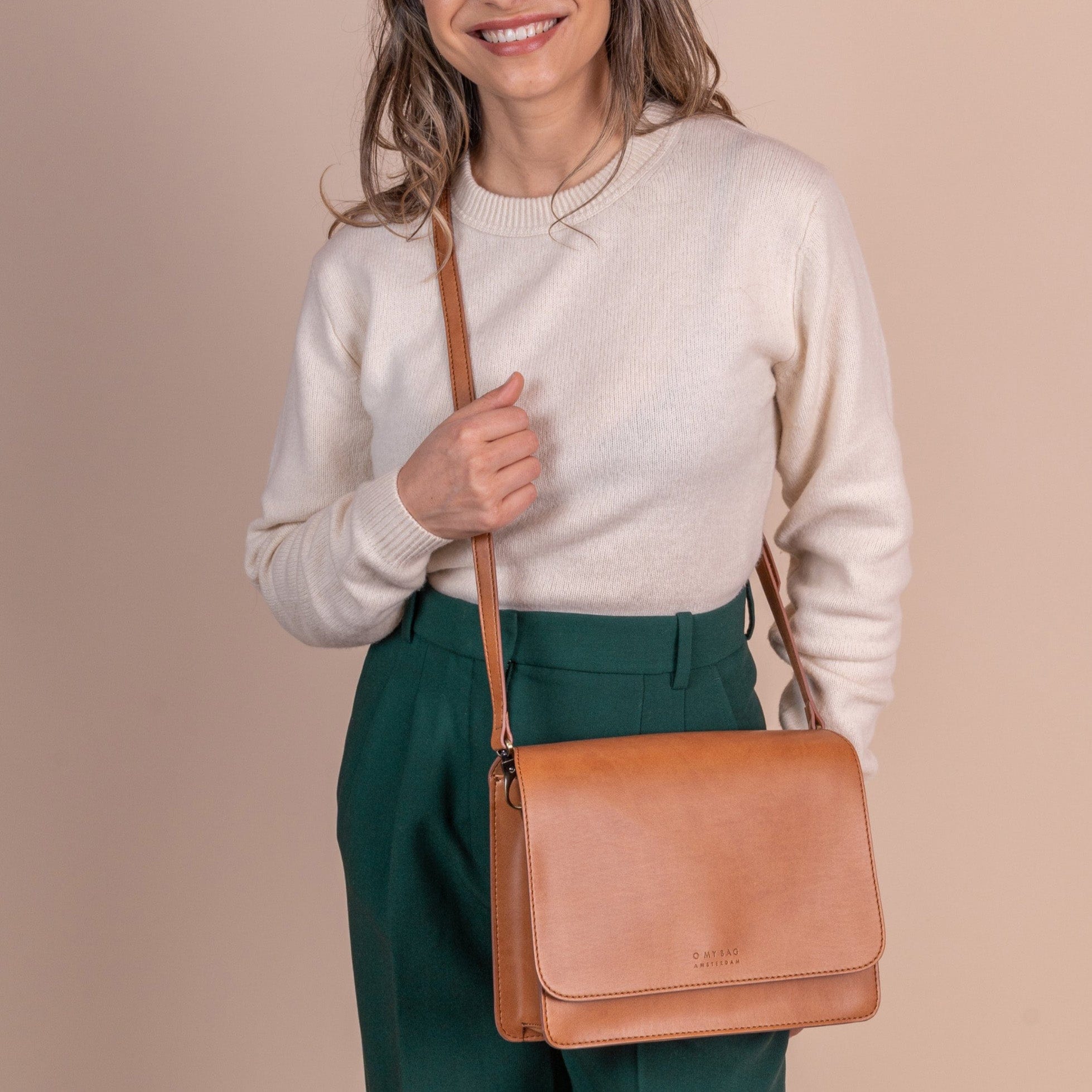 Audrey Tasche - Veganes Apfelleder Cognac mit 2 Straps