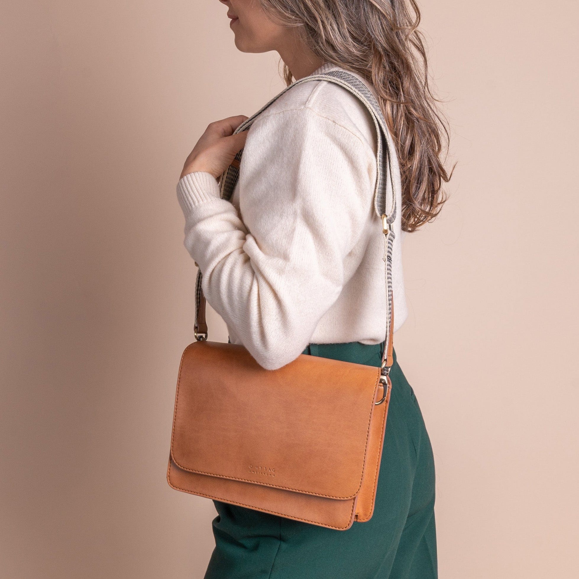 Audrey Tasche - Veganes Apfelleder Cognac mit 2 Straps