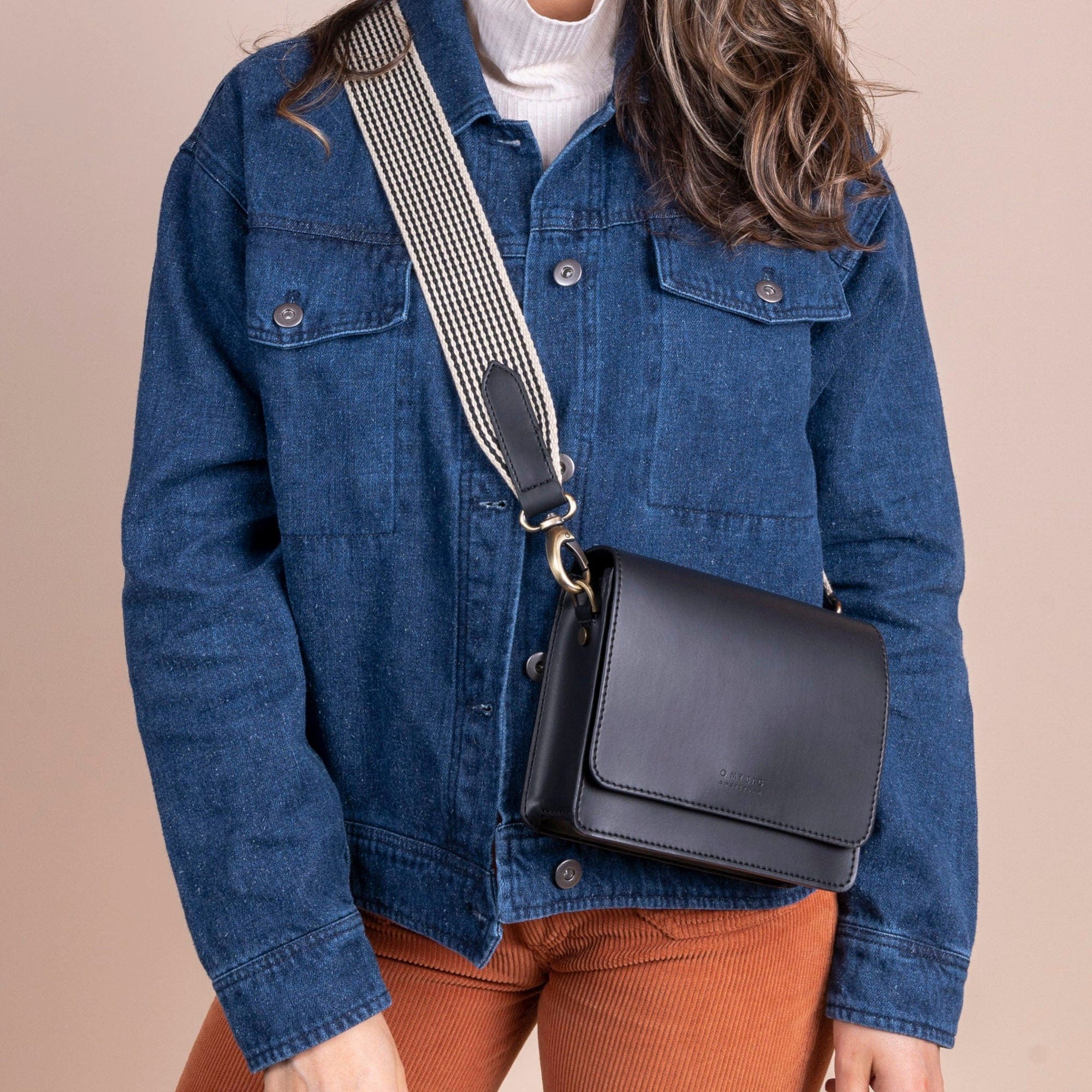 Audrey Mini Tasche - Veganes Apfelleder Schwarz mit 2 Straps