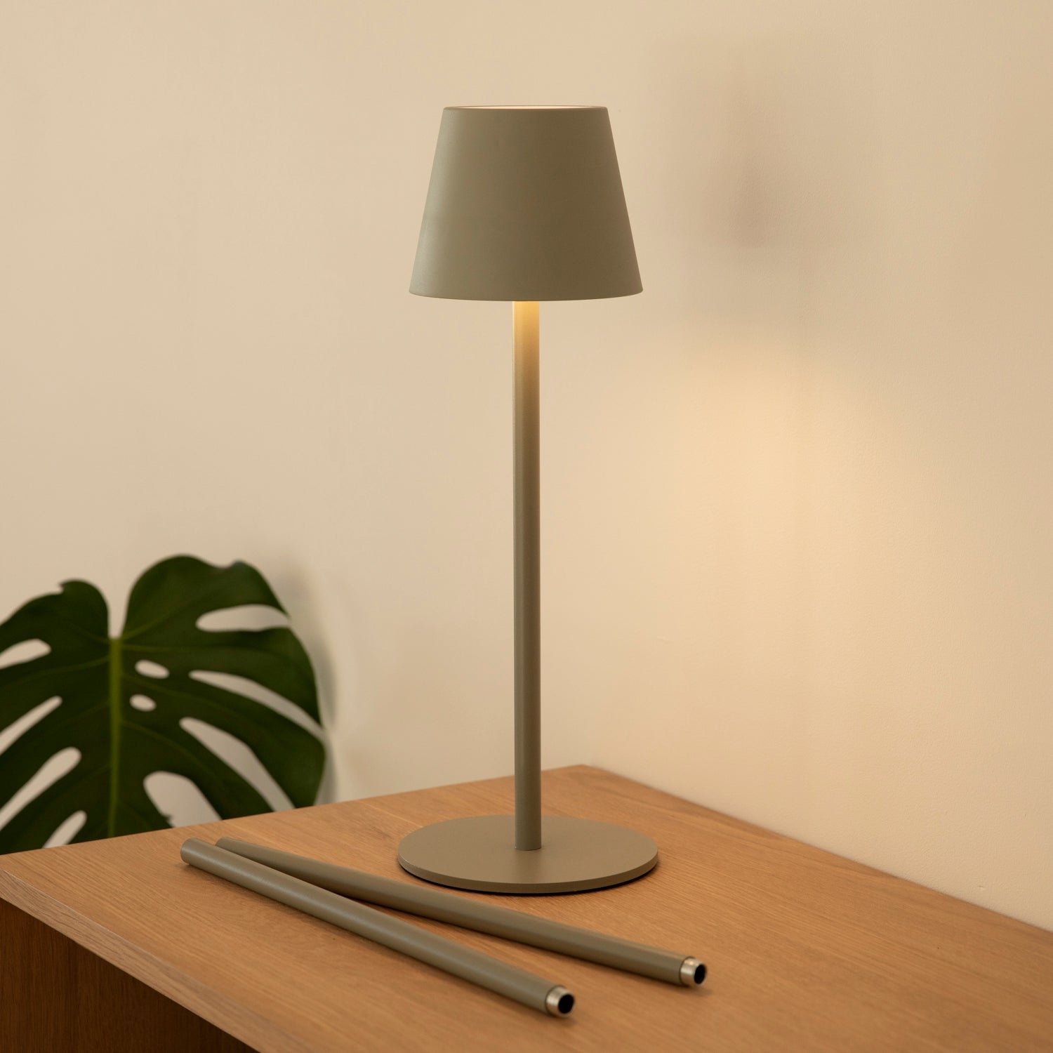 LED Stehlampe höhenverstellbar - olive