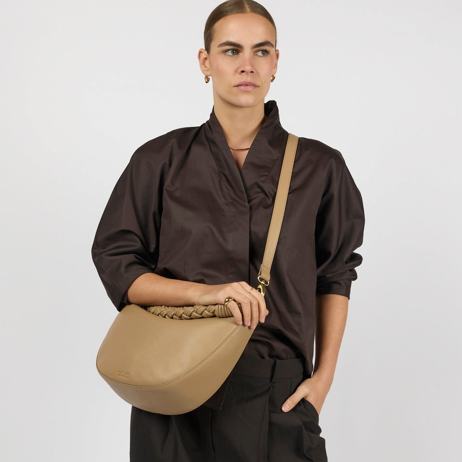 Leo Maxi Tasche - Leder Sand mit 2 Straps