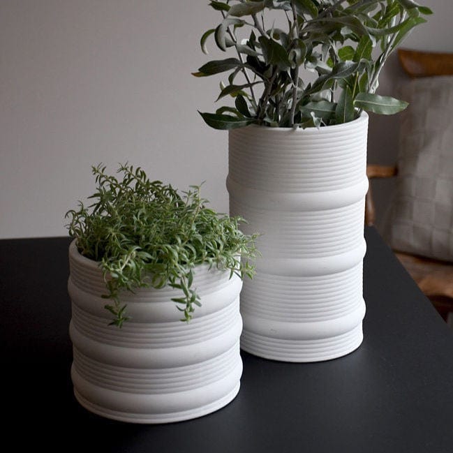 Vase Übertopf Arby weiß mit Rillen Skandi Storefactory