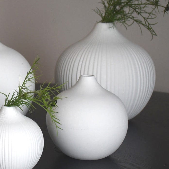 Runde Vase Fröbacken aus Keramik von Storefactory in weiß