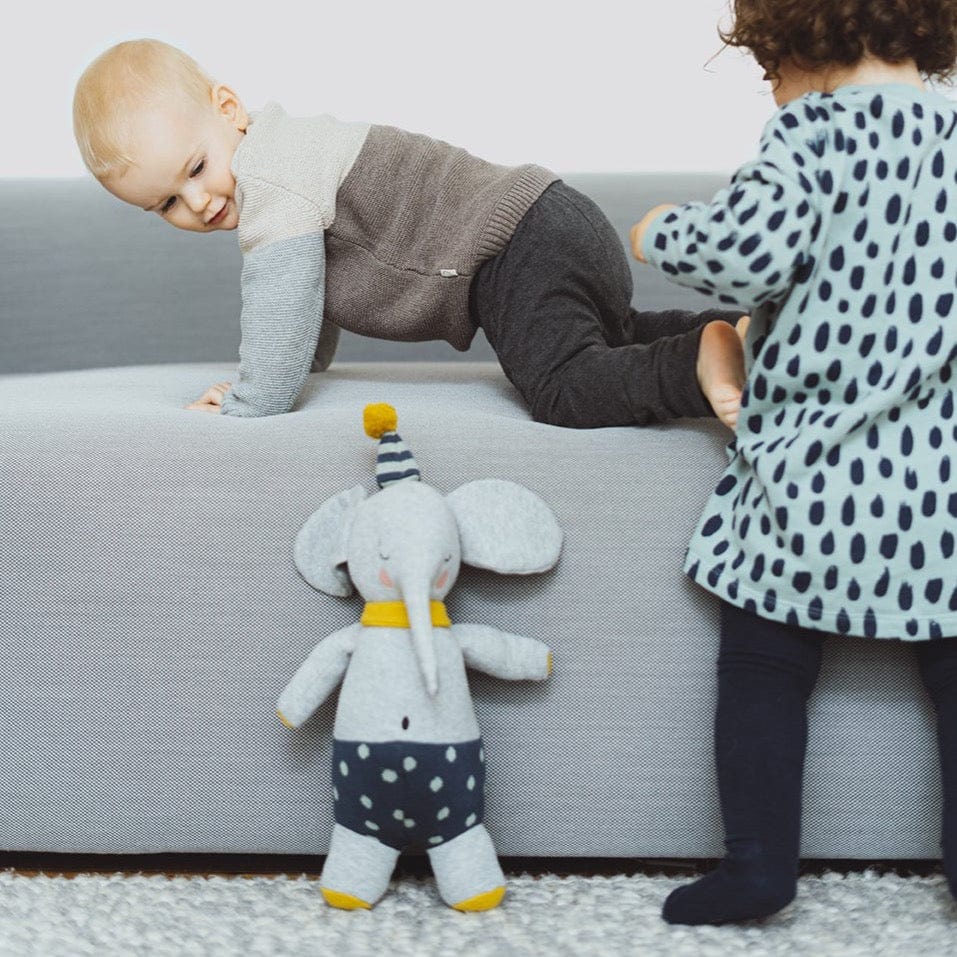 Kuscheltier Elefant aus Strickstoff