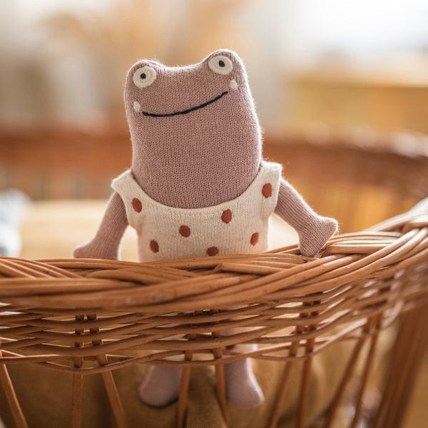 Babyrassel Frosch aus Strickstoff in Rosa