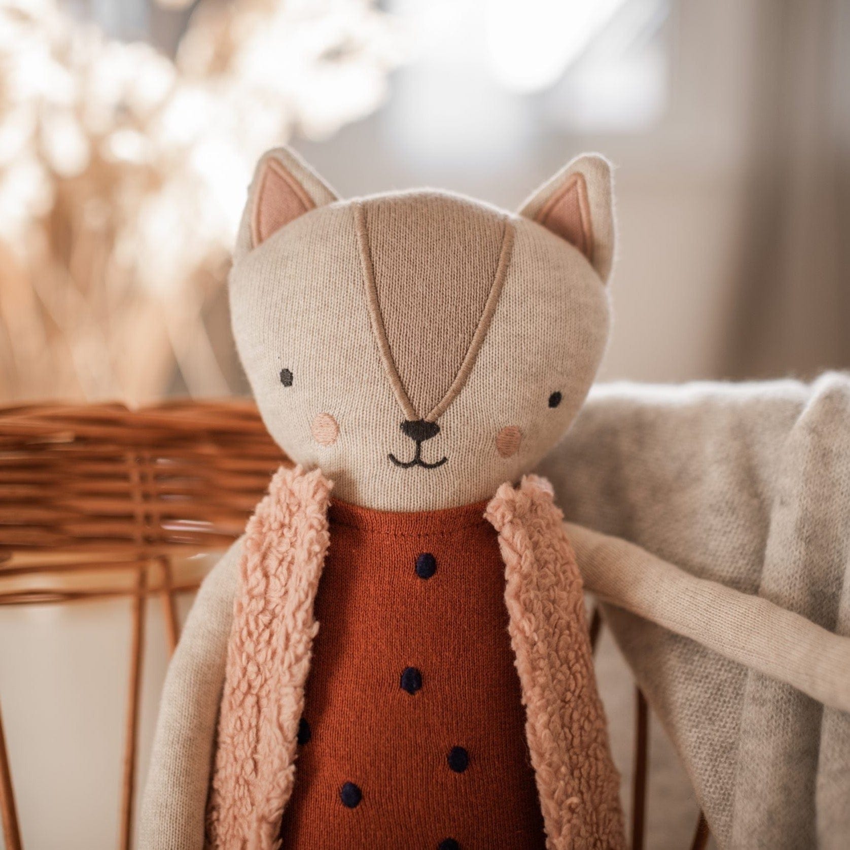 Kuscheltier Katze aus Strickstoff