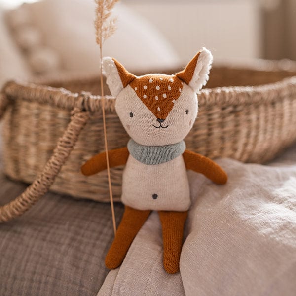 Babyrassel Reh mit Halstuch - braun