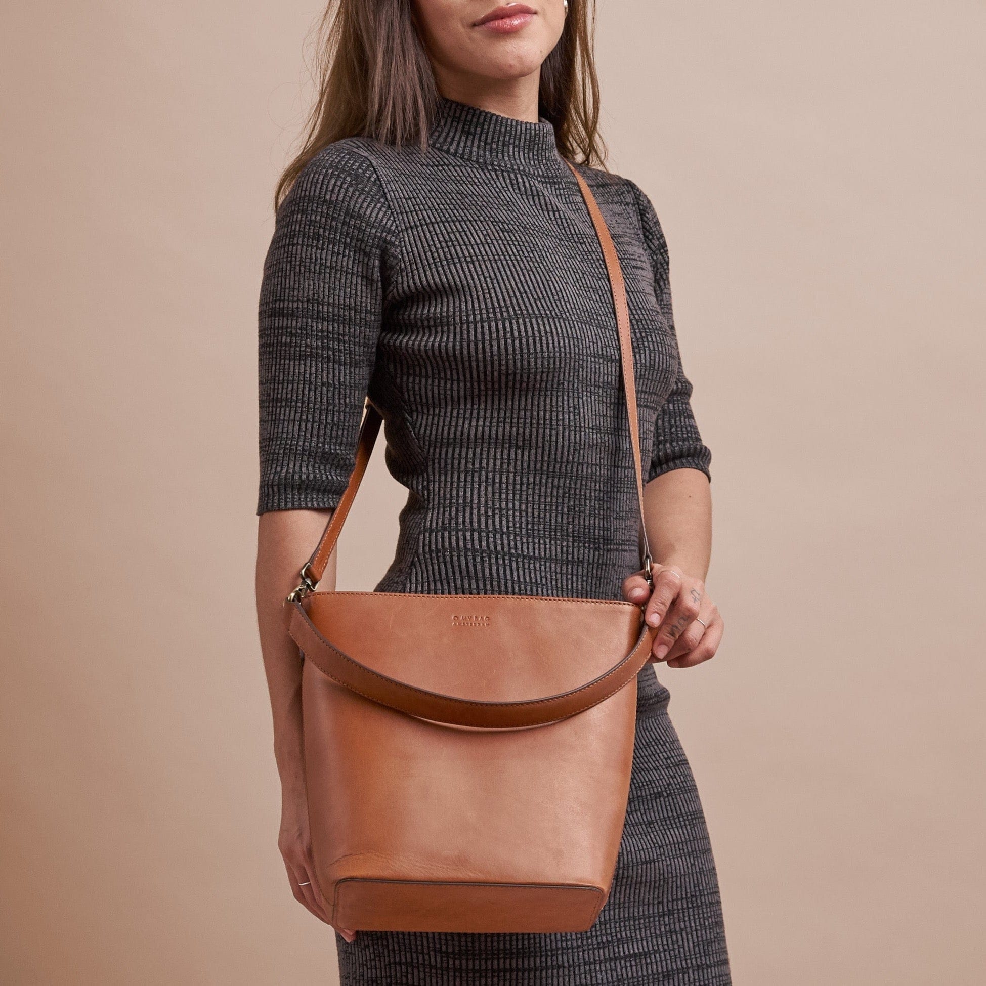 Bobbi Bucket Tasche Maxi - Leder Cognac