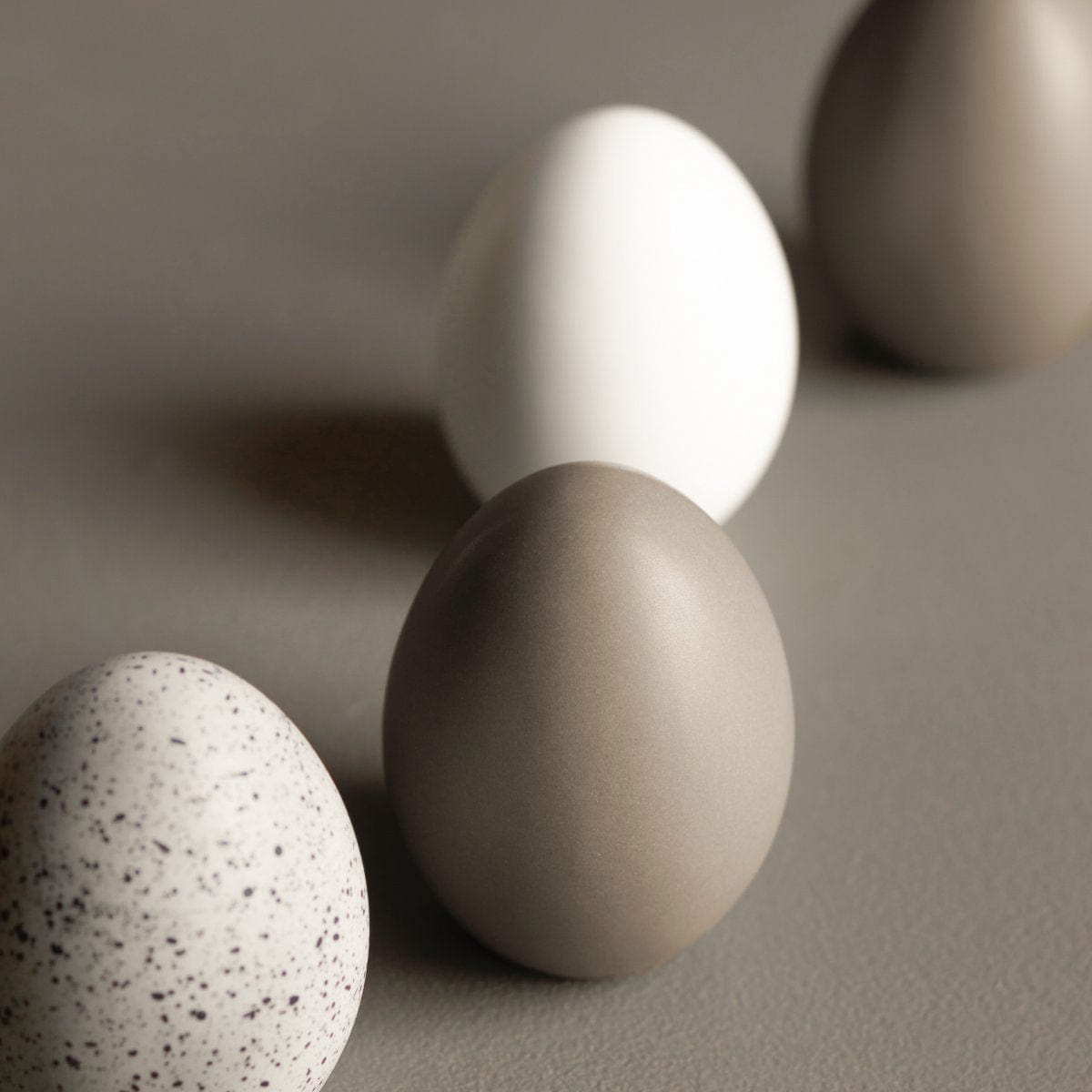 Standing Egg Osterdekoration - dust