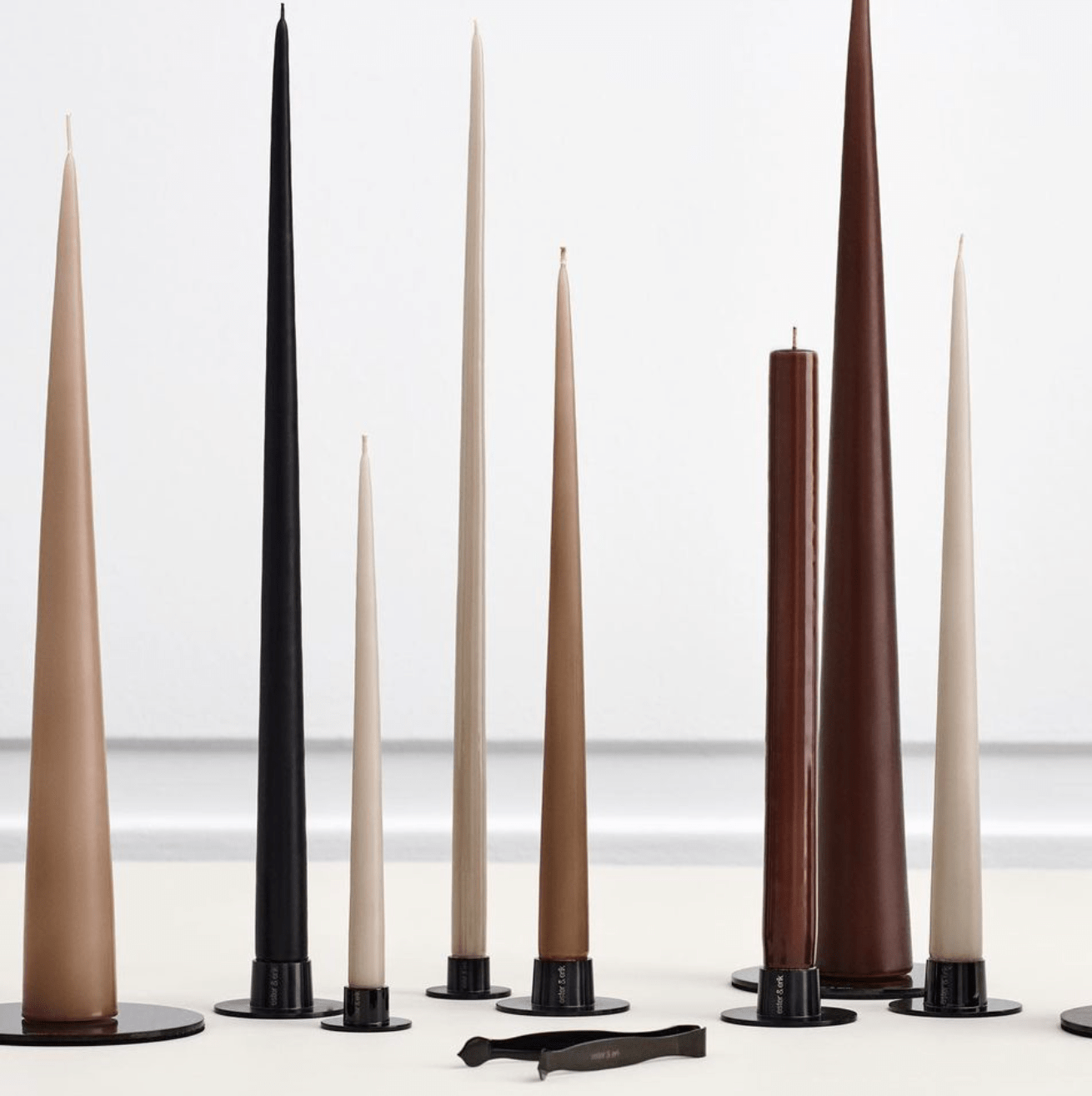 Ester & Erik Stabkerzen 32cm 4er Set - 75 raw black