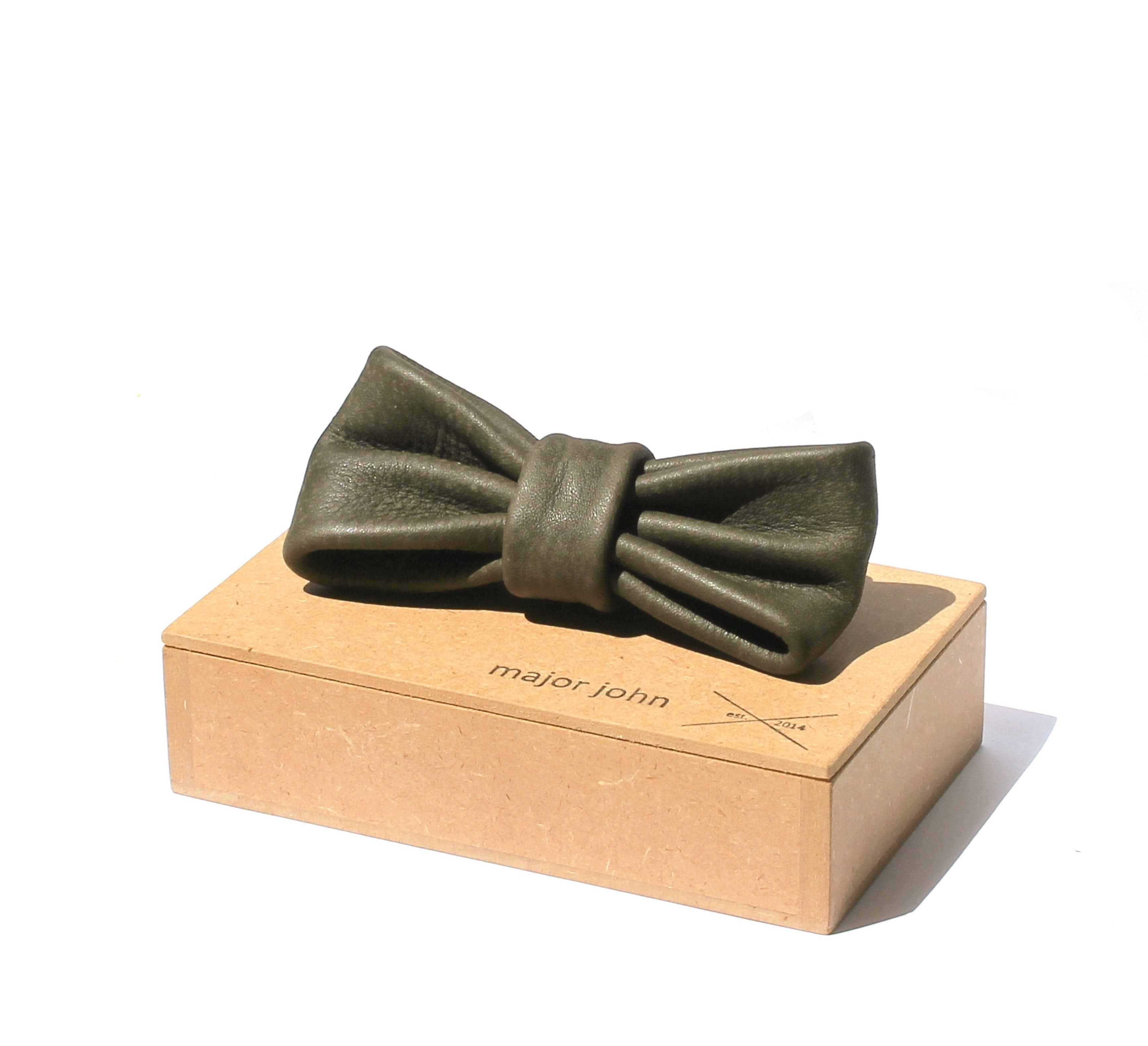 Fliege aus Leder - dunkelgrün