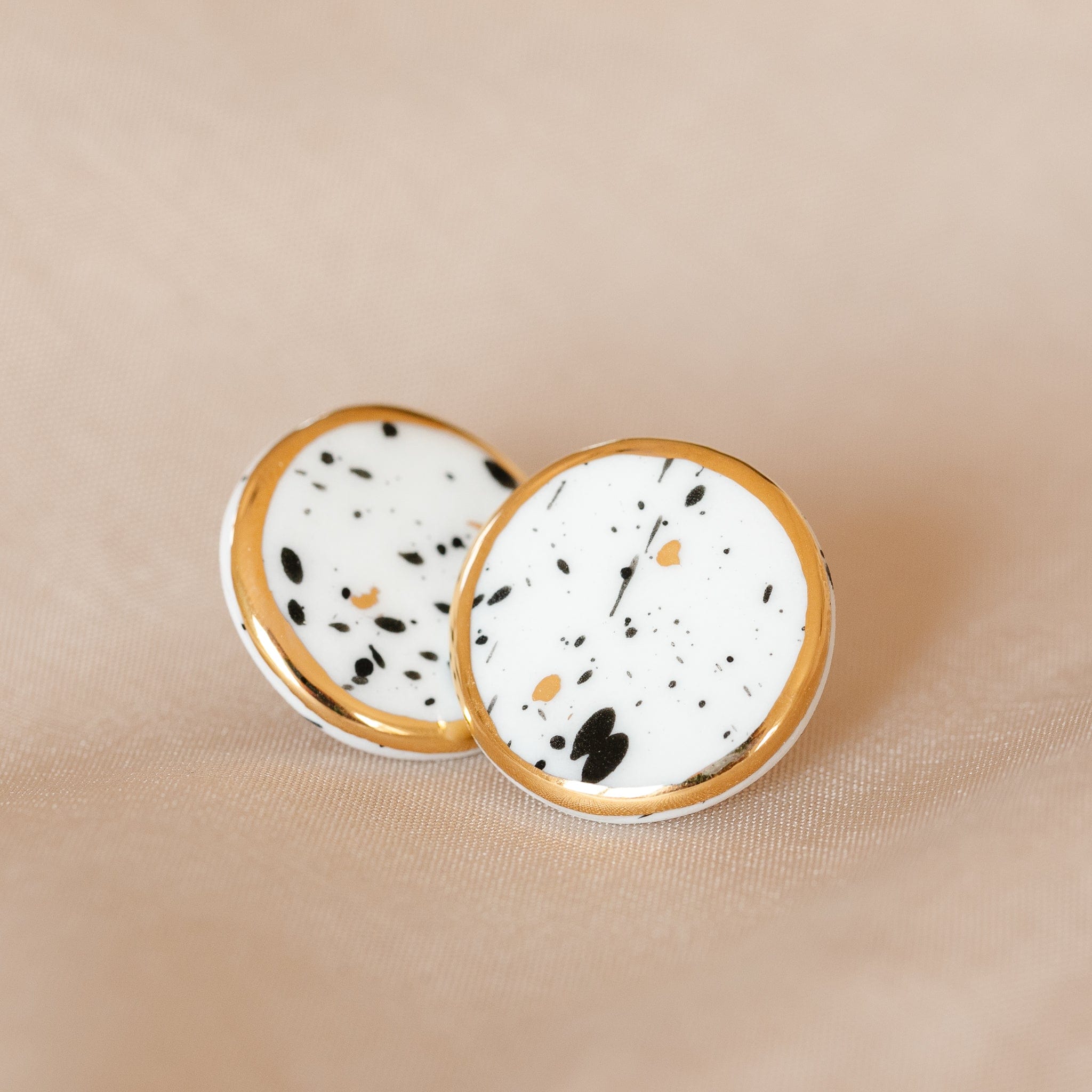 Ohrringe Ronda aus Porzellan Gold Nina Bosch Südafrika Handgemacht