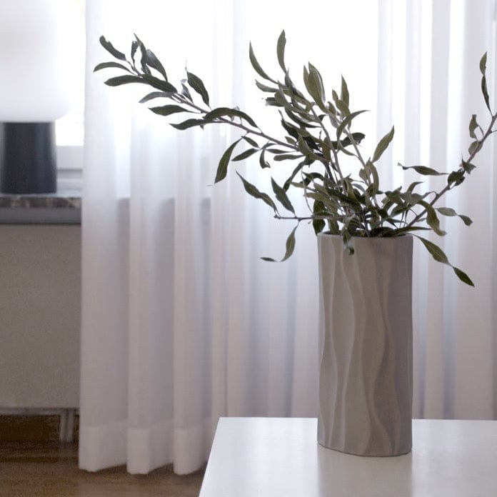 Vase Enviken von Storefactory aus Keramik im Skandi Stil für Trockenblumen und frische Blumen in hellgrau