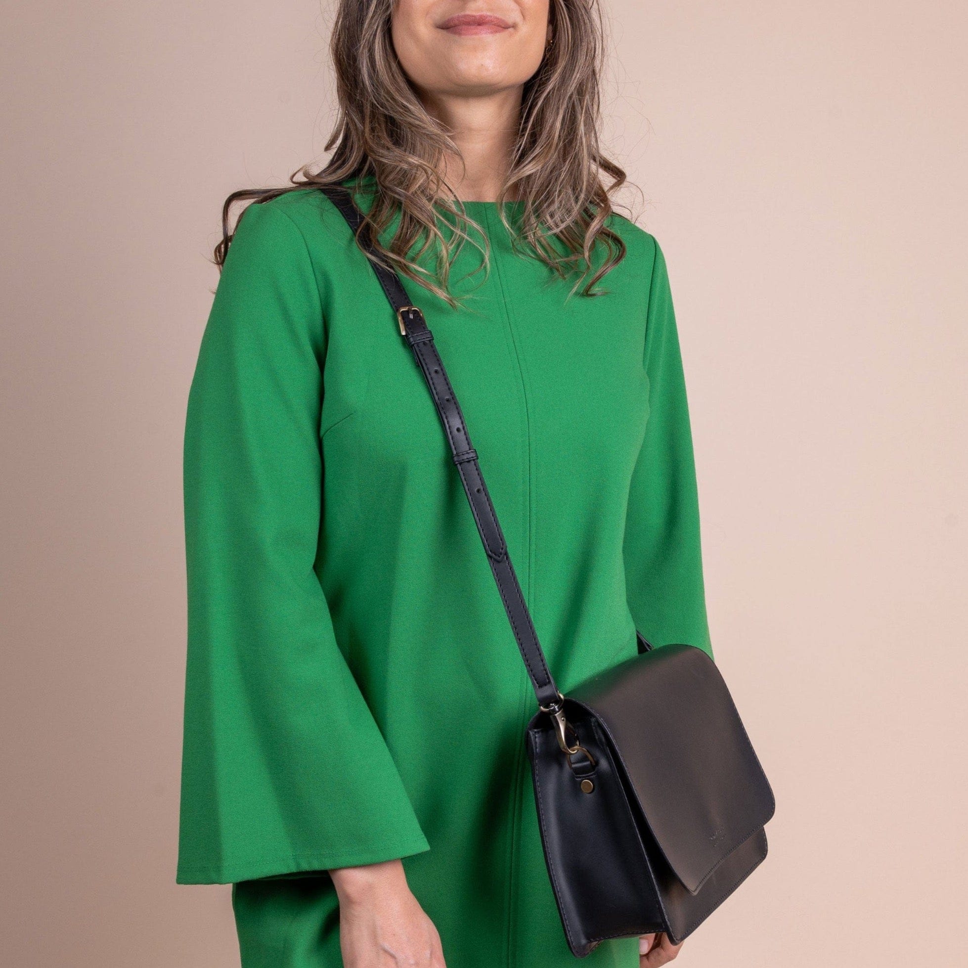 Audrey Tasche - Veganes Apfelleder Schwarz mit 2 Straps