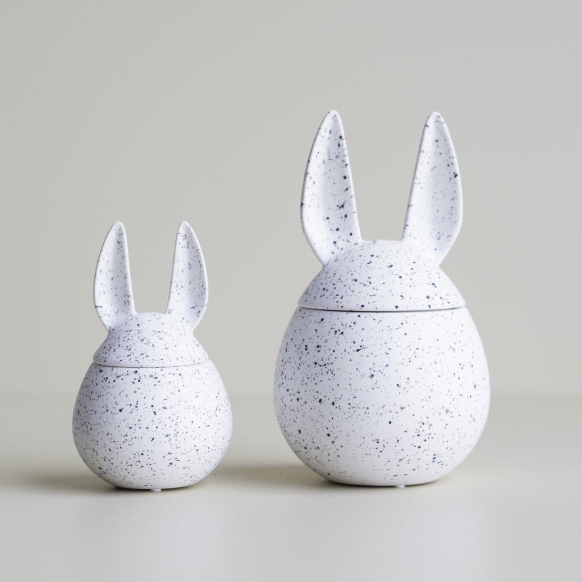 Eating Rabbit Schale mit Deckel - white dot