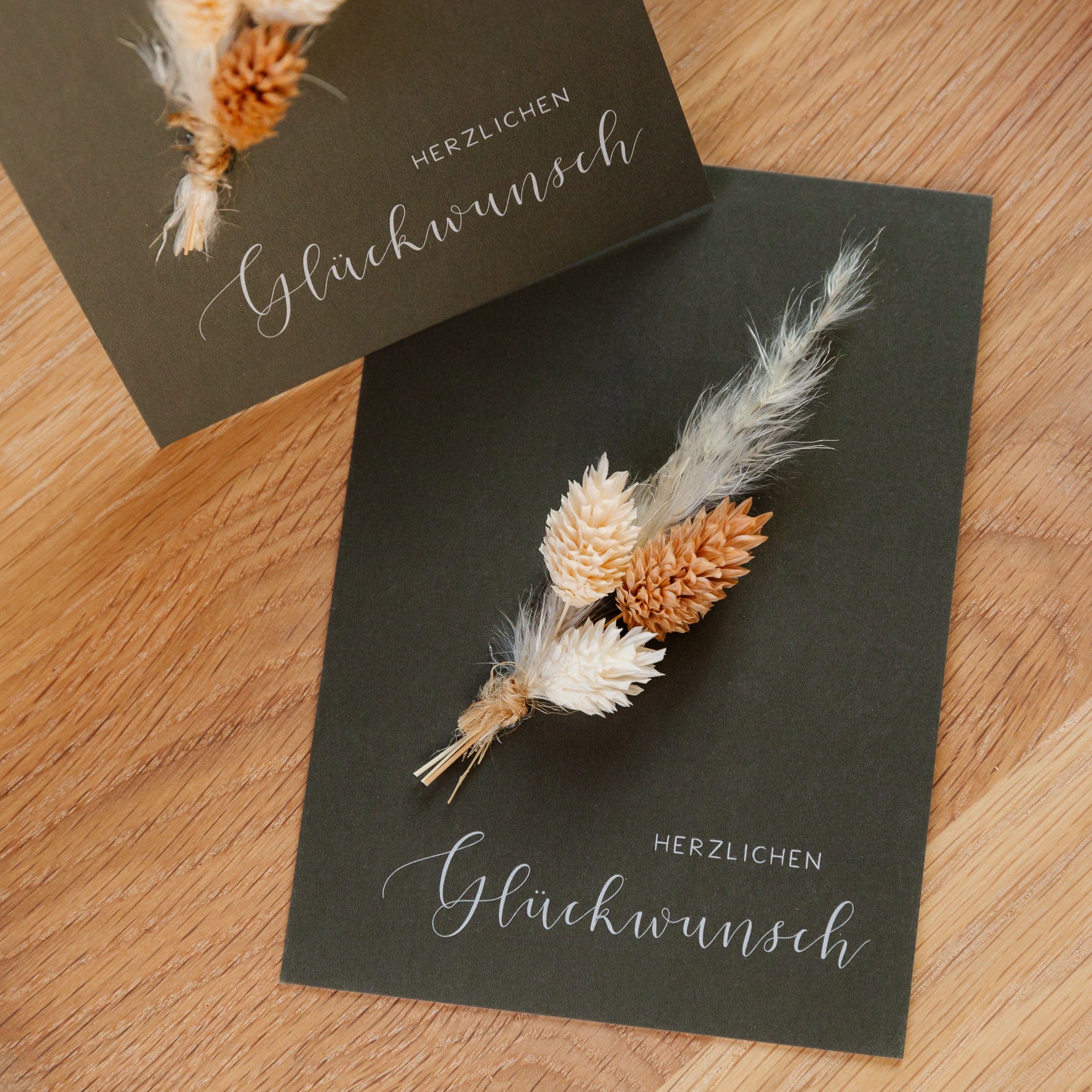 Grußkarte mit Trockenblumen - olive