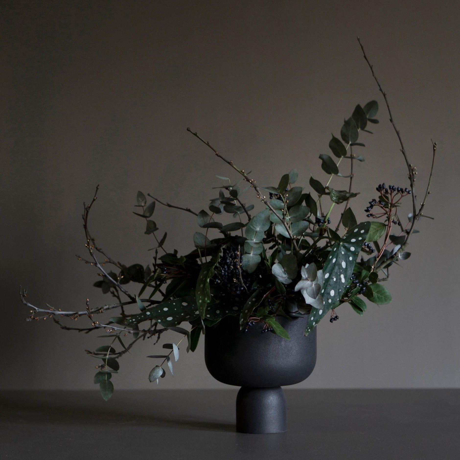 Übertopf Post L - cast iron