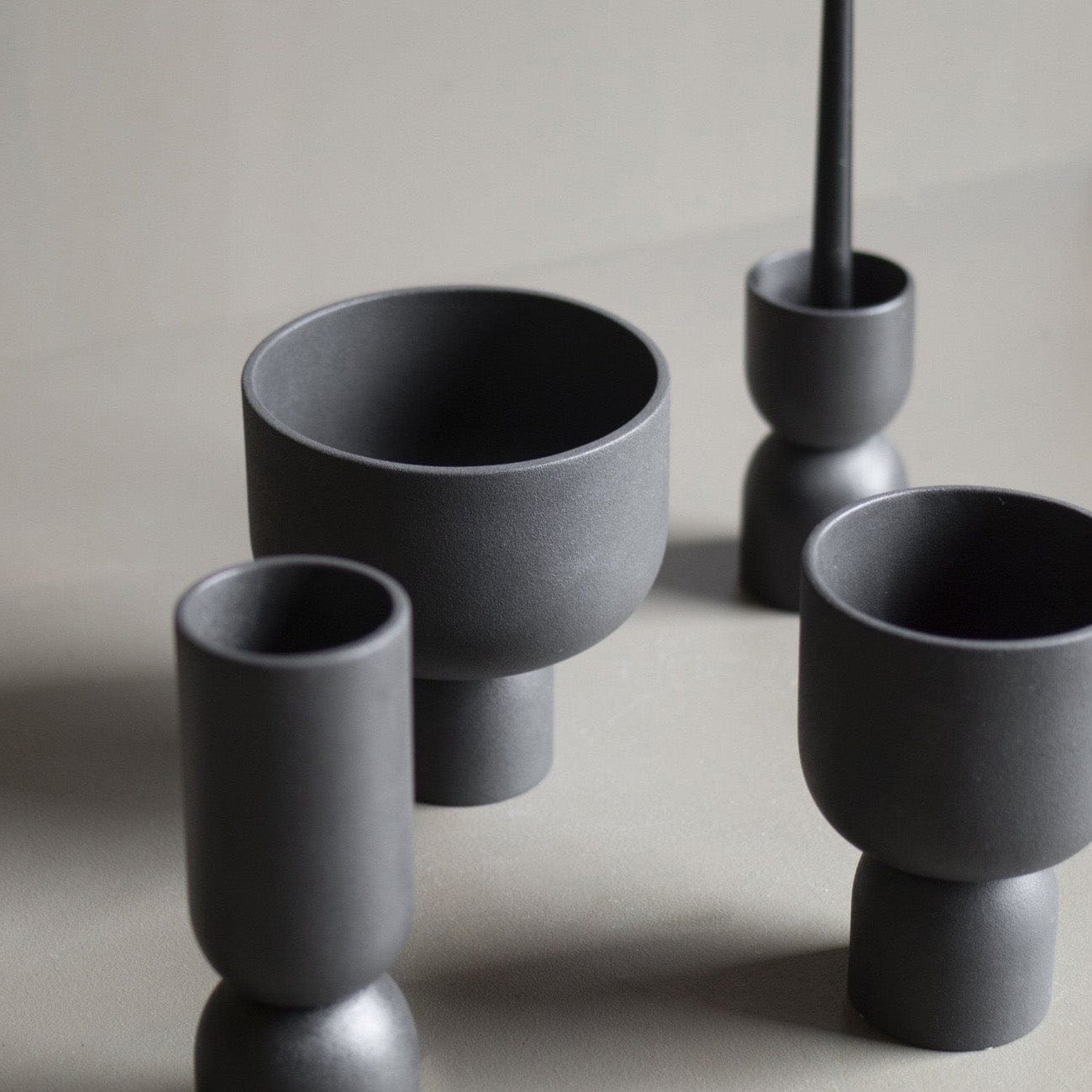 Übertopf Post L - cast iron