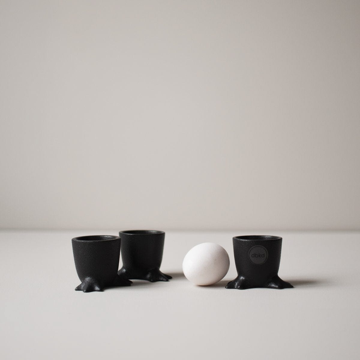 Walking Egg Eierbecher - cast iron