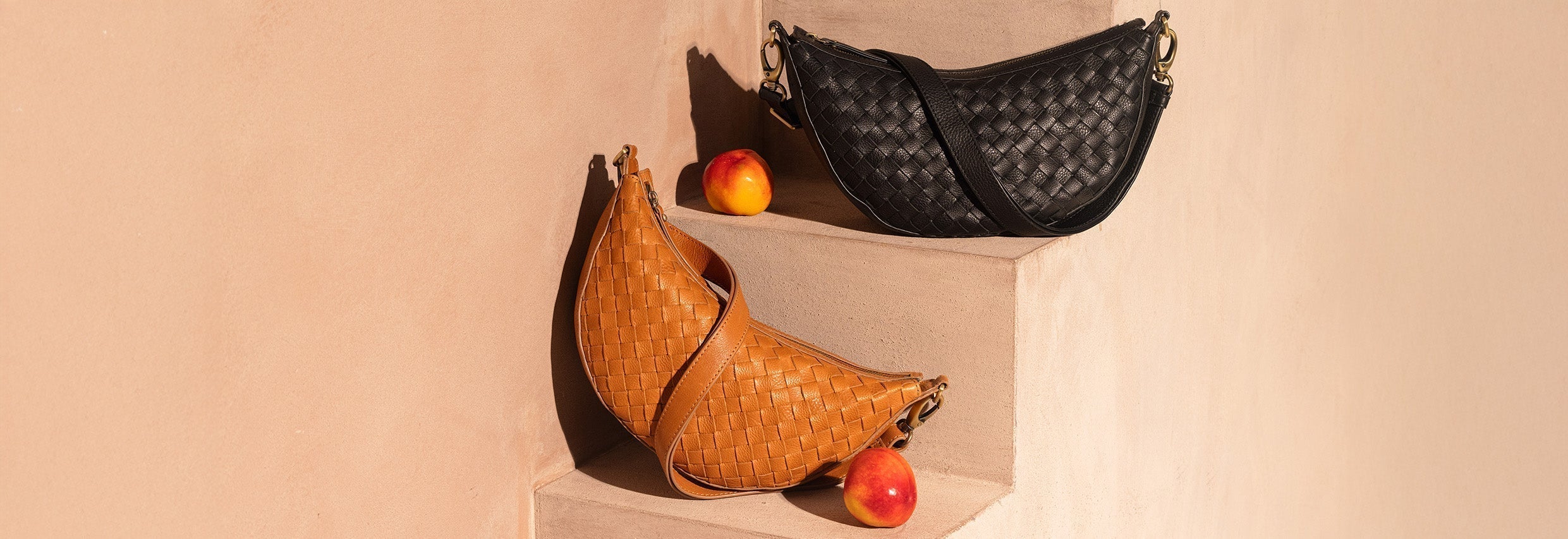 Handtaschen richtig pflegen: So bleiben sie lange schön