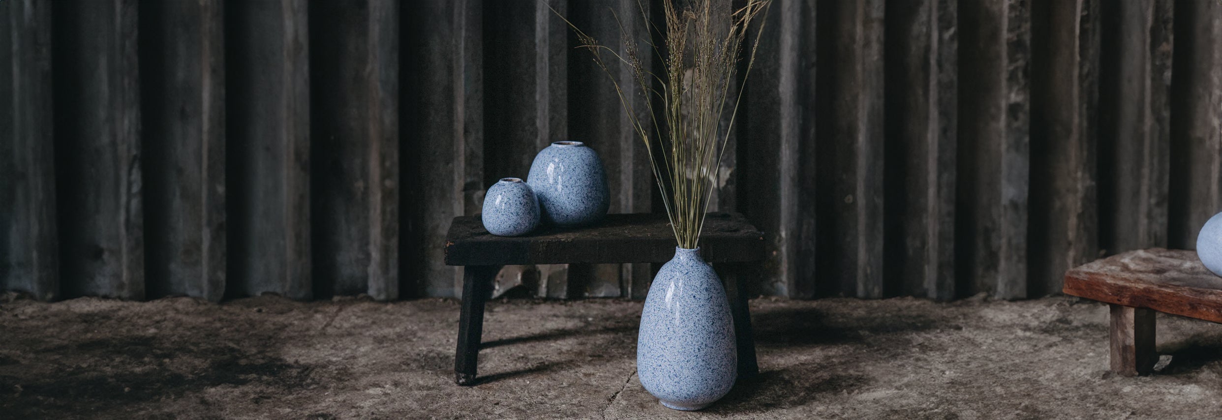 Tauche ein in die Tiefe: Trendfarbe Blau für Vasen und Deko