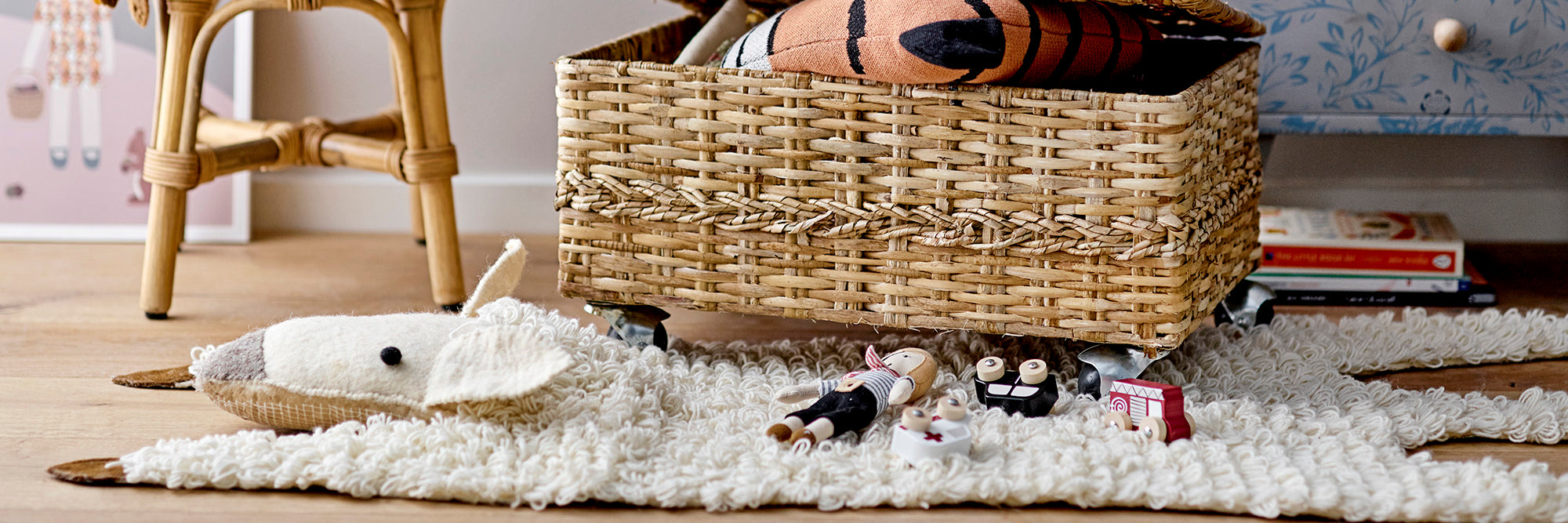 Tisch mit Kinderspielzeug von Saga Copenhagen