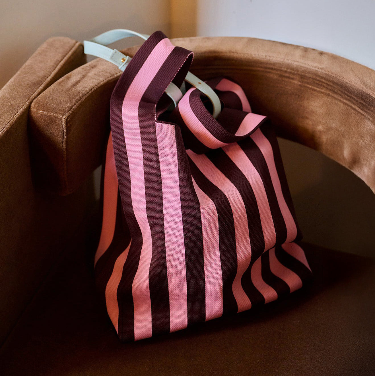 Knitted Markttasche - chocolate & bubblegum