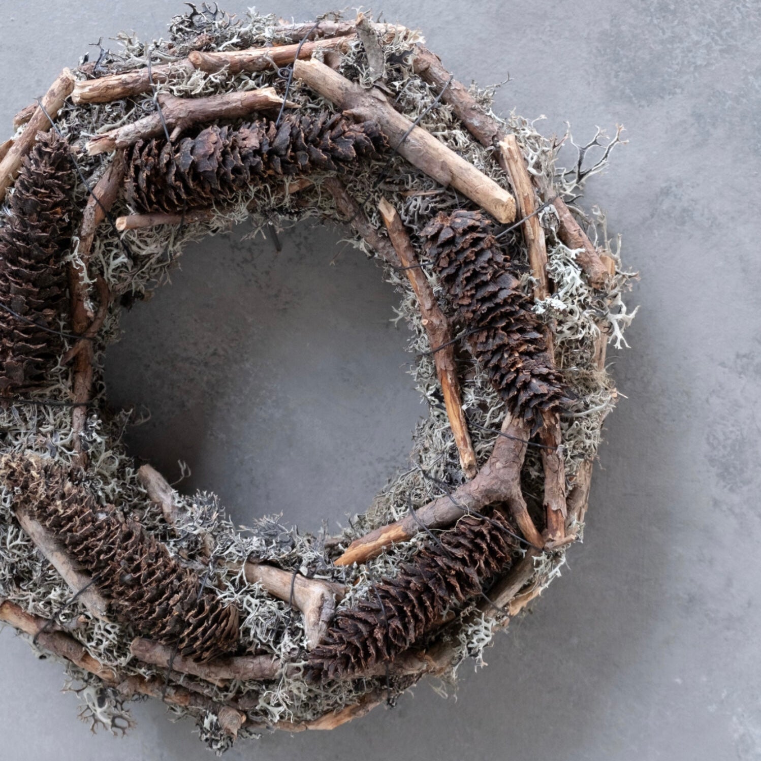 Kranz Zapfen & Äste - grau braun