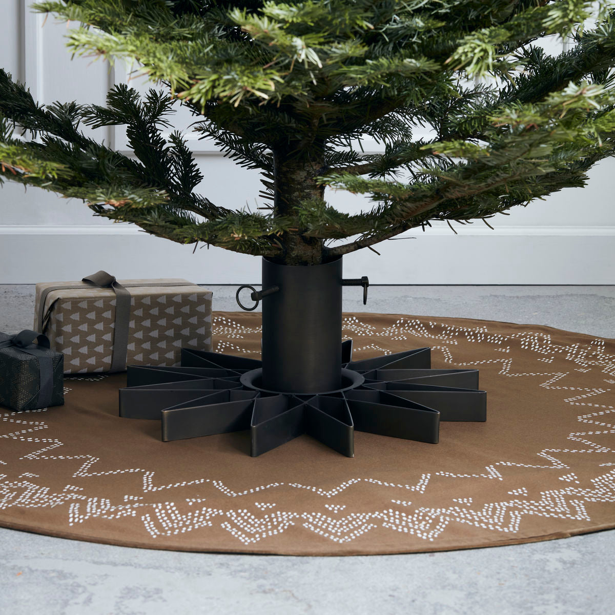 Weihnachtsbaumständer Star - Antikes Braun