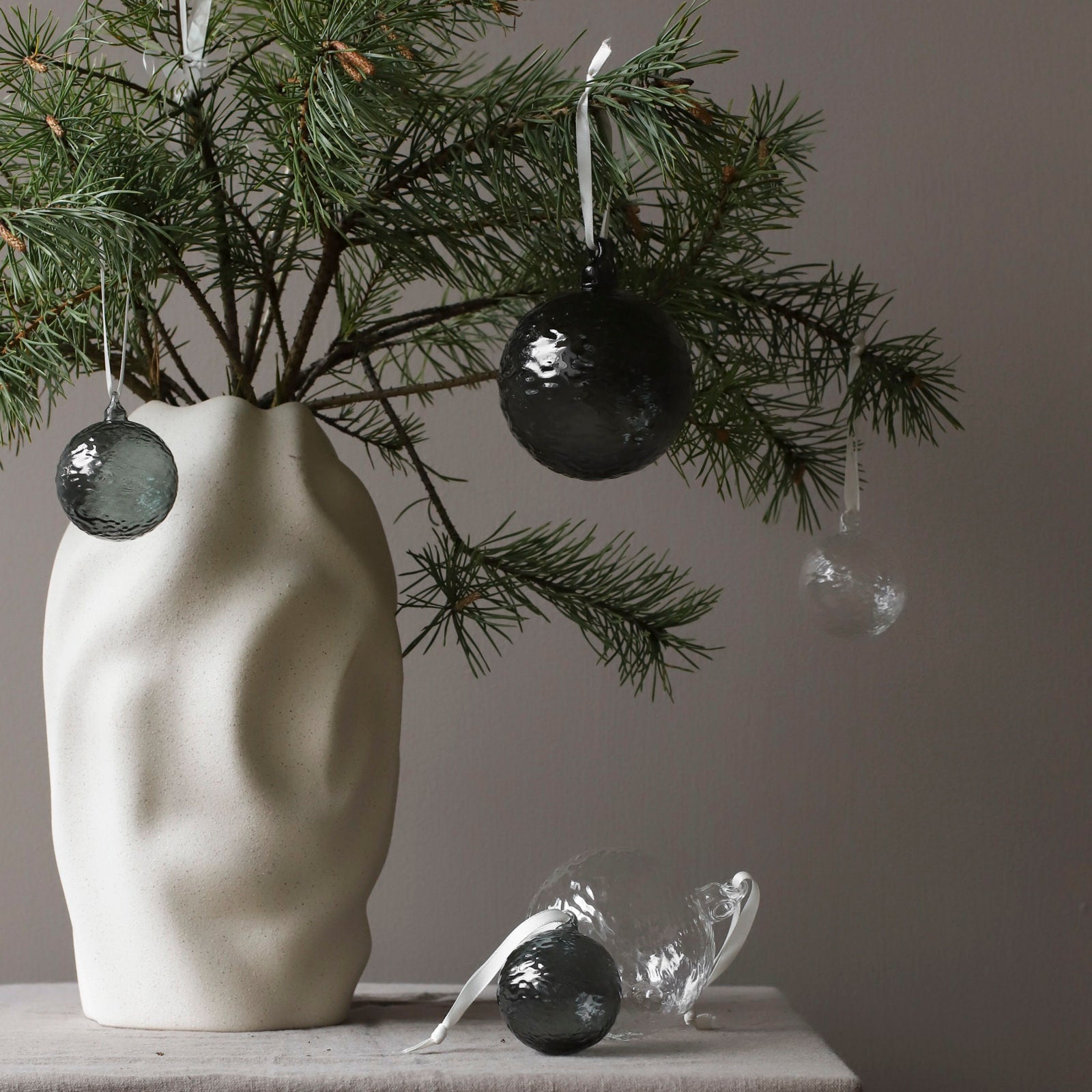 Weihnachtskugel Gry - smoke