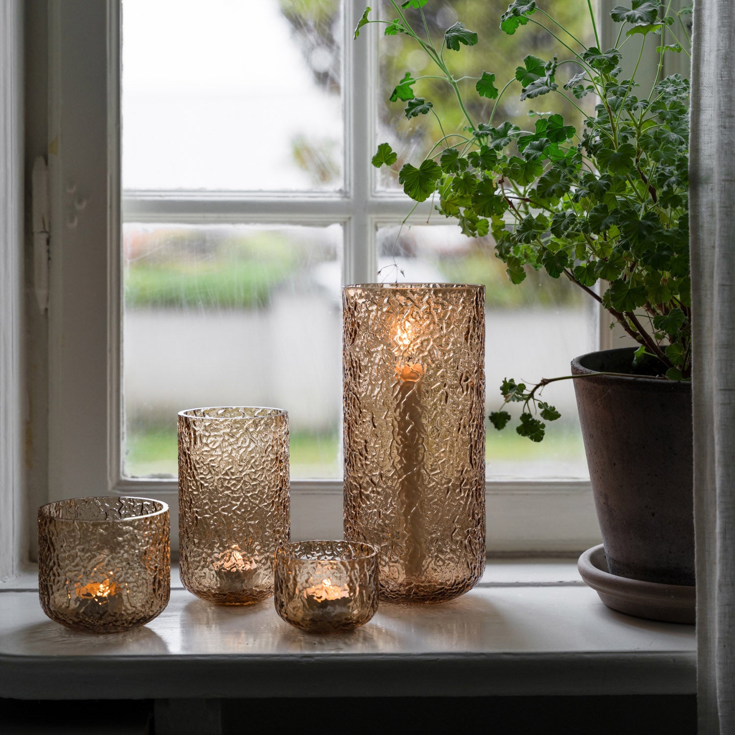 Kerzenhalter / Vase gemustert aus Glas - amber