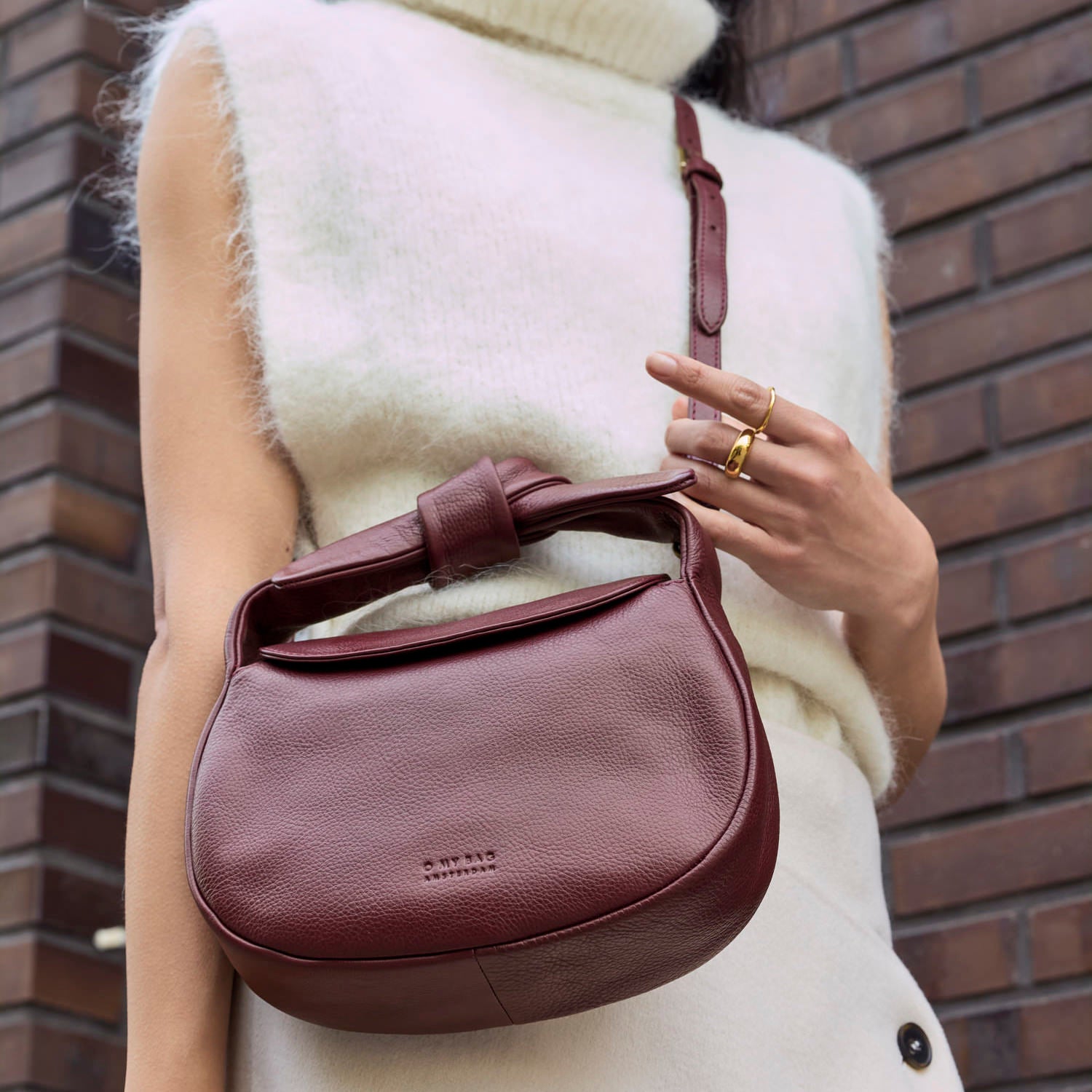 Coco Croissant Tasche - Dark Cherry