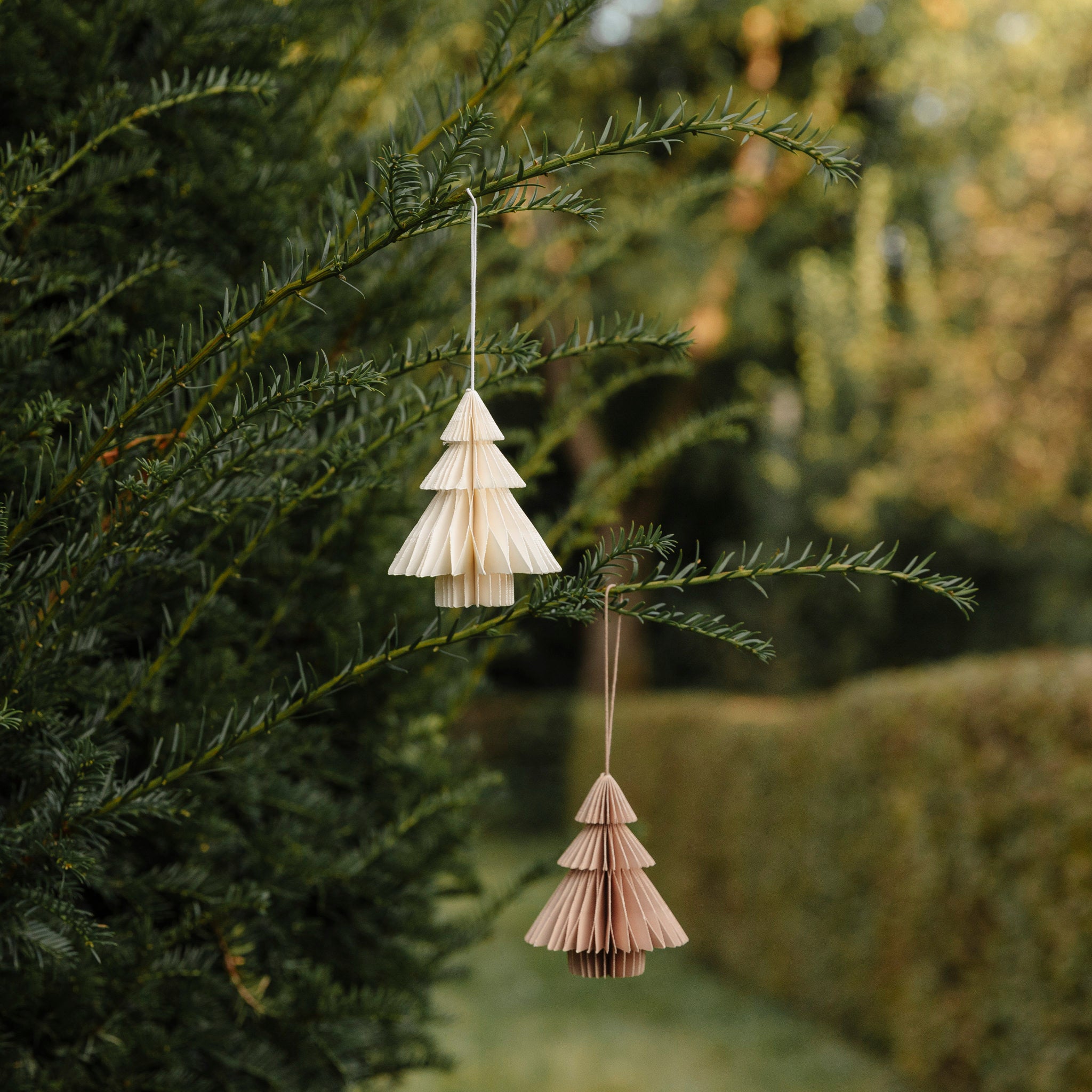 Papieranhänger Weihnachtsbaum - taupe